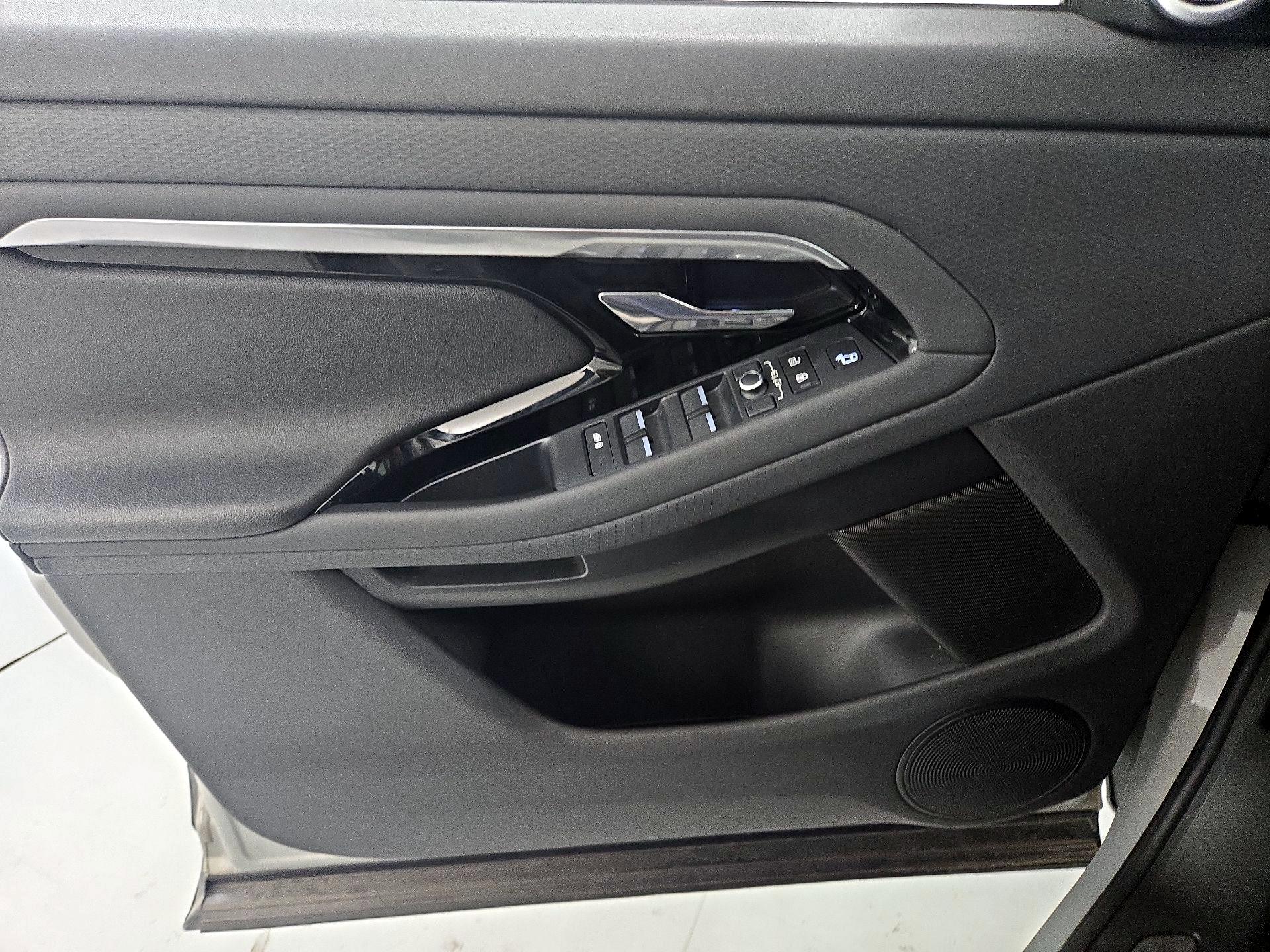 Thumbnail: 2021 Land Rover Range Rover Evoque - 12