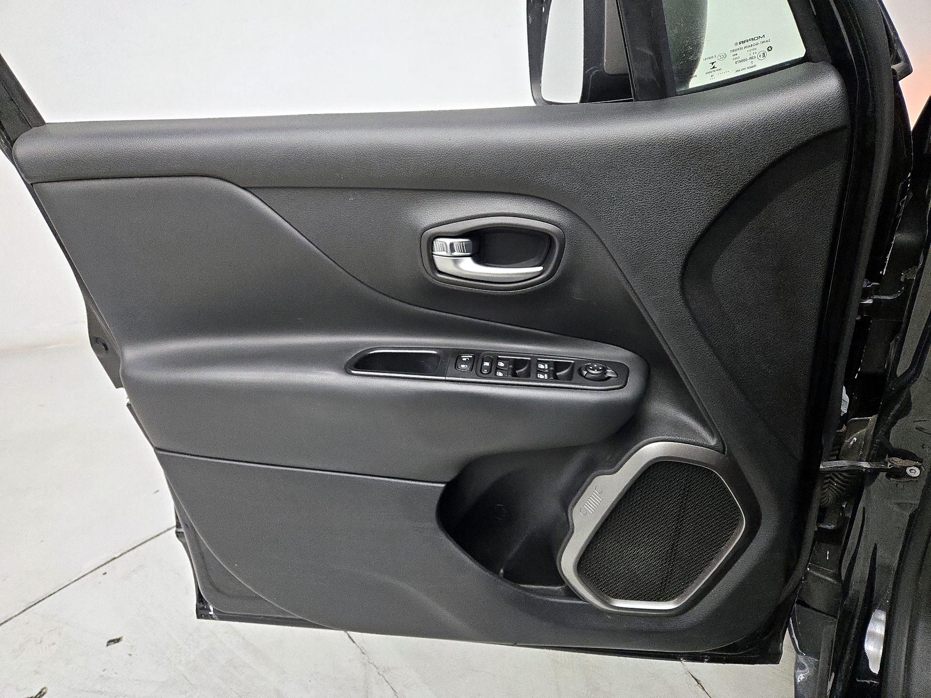 Thumbnail: 2019 Jeep Renegade - 12