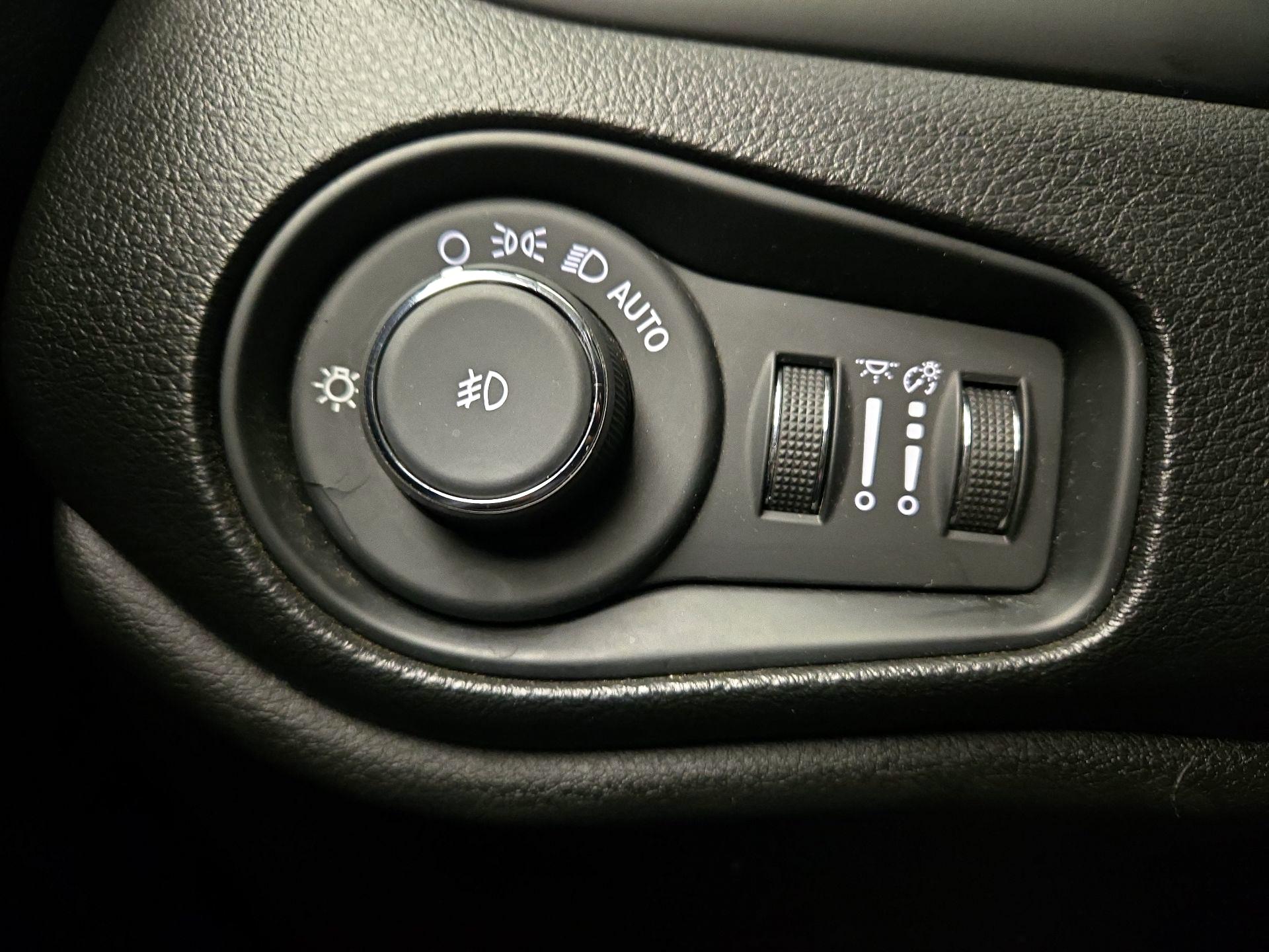 Thumbnail: 2019 Jeep Renegade - 13