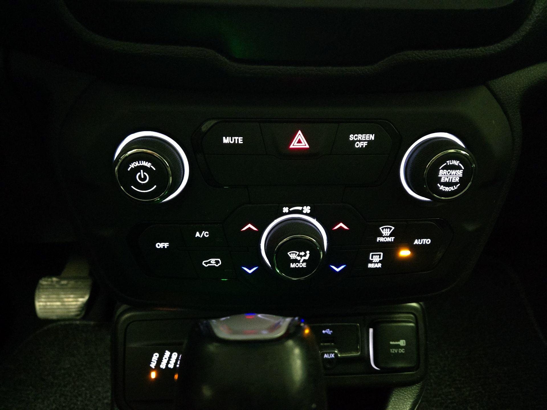 Thumbnail: 2019 Jeep Renegade - 16