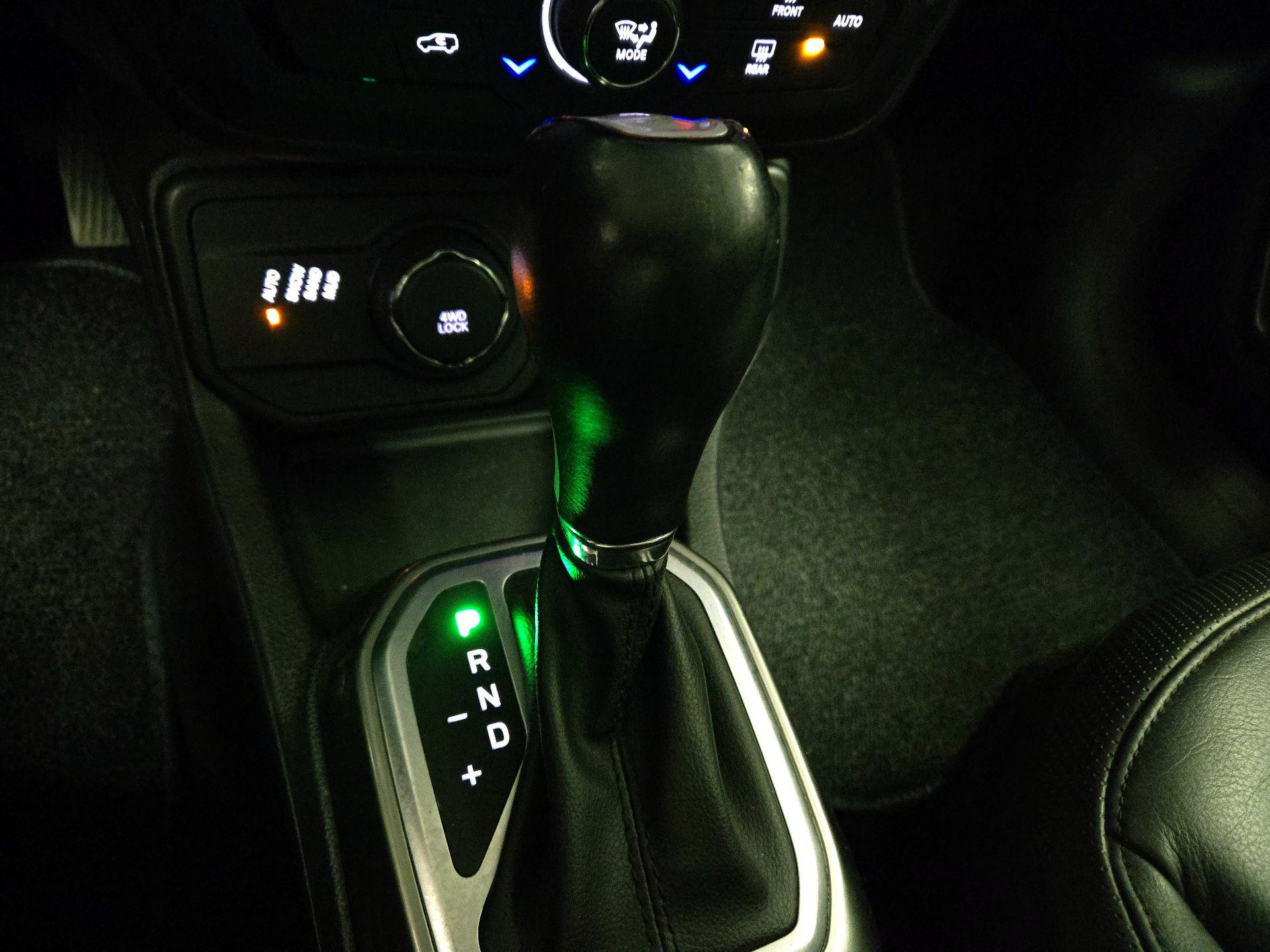 Thumbnail: 2019 Jeep Renegade - 17