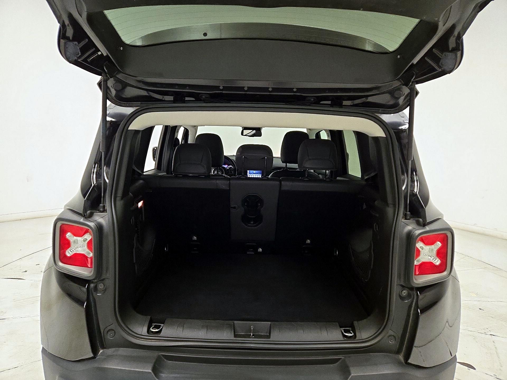 Thumbnail: 2019 Jeep Renegade - 20