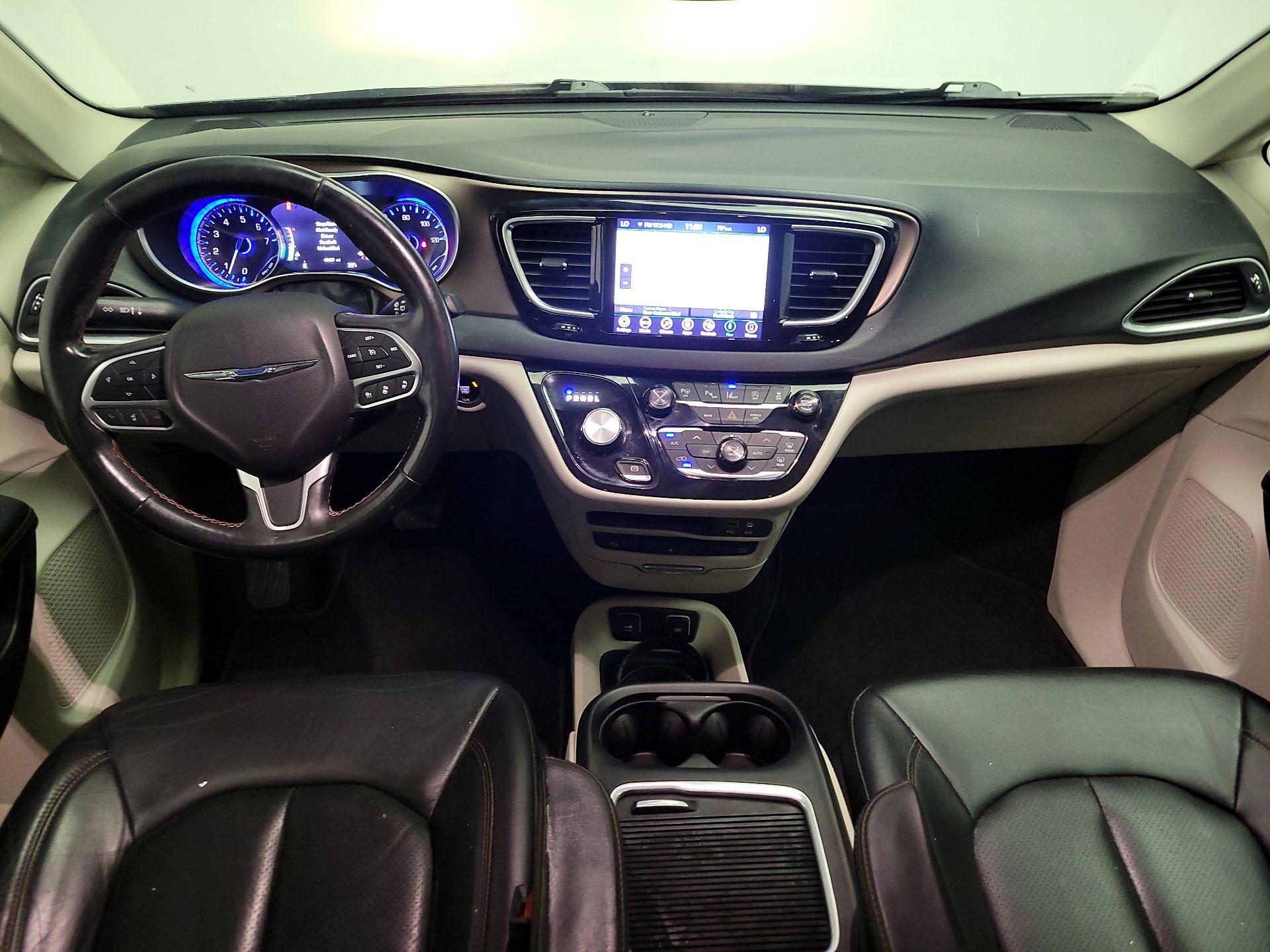 Thumbnail: 2019 Chrysler Pacifica - 9