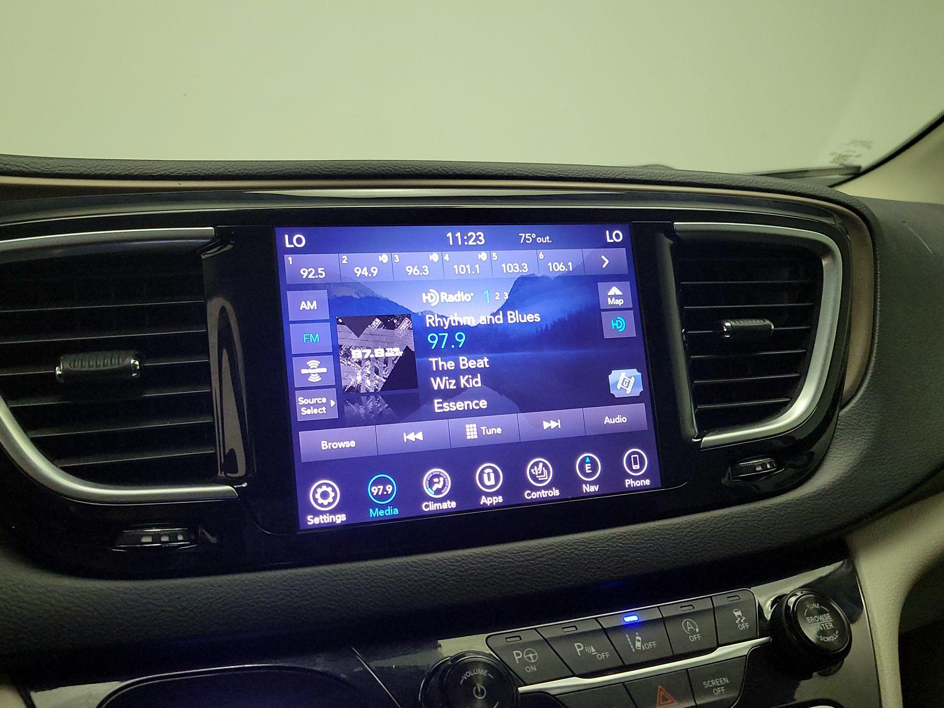 Thumbnail: 2019 Chrysler Pacifica - 16