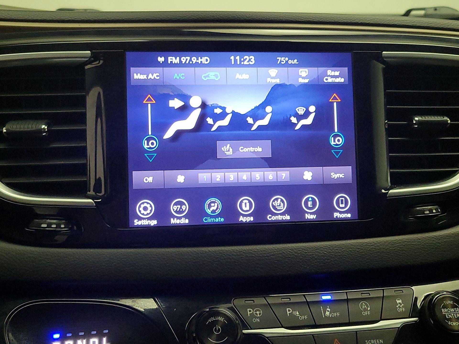 Thumbnail: 2019 Chrysler Pacifica - 17