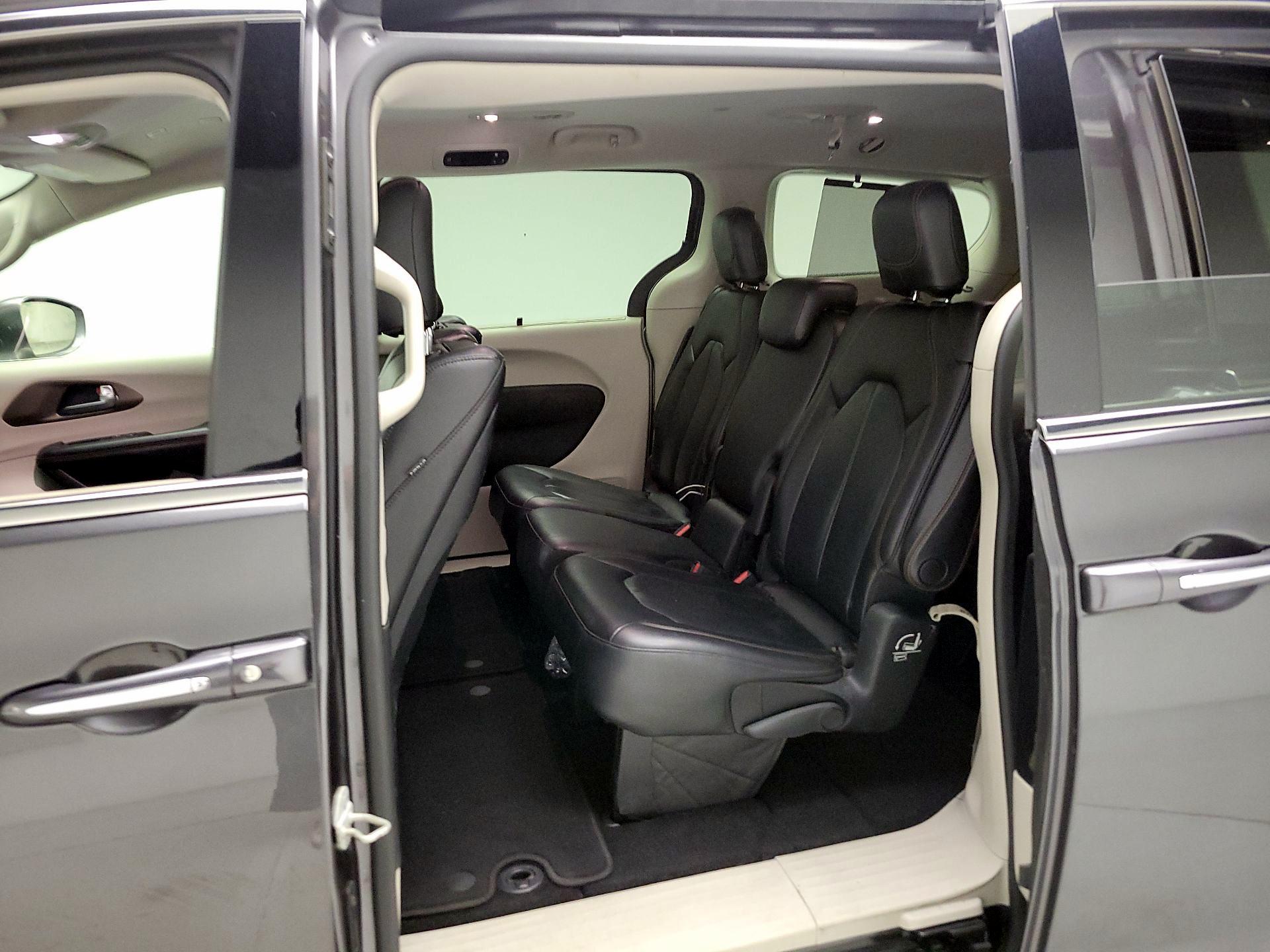 Thumbnail: 2019 Chrysler Pacifica - 20