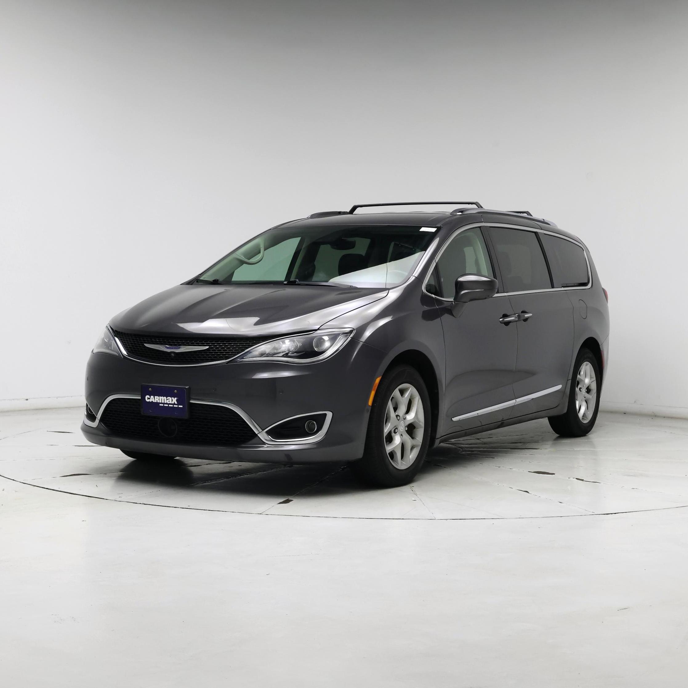 Thumbnail: 2019 Chrysler Pacifica - 4