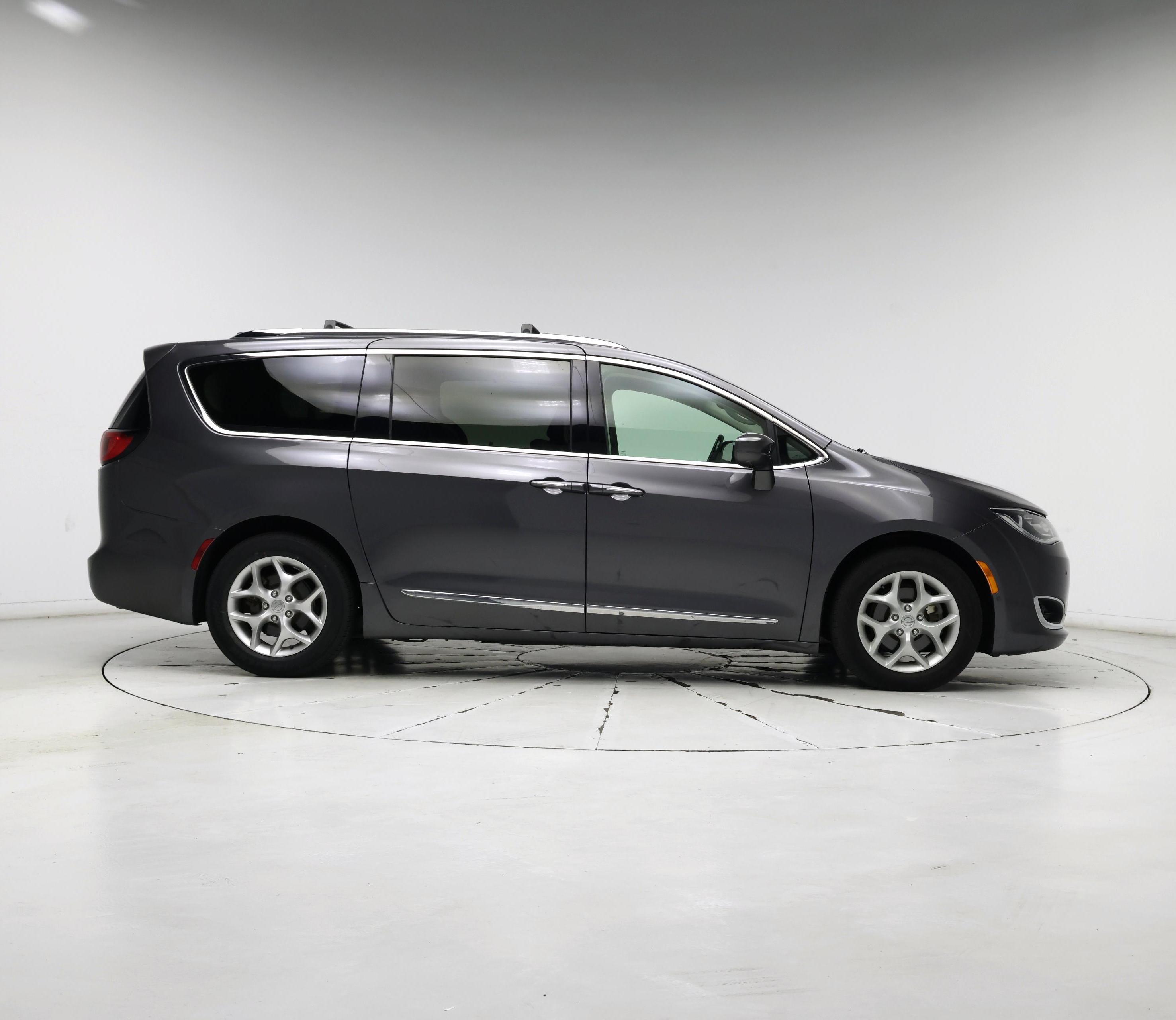 Thumbnail: 2019 Chrysler Pacifica - 7