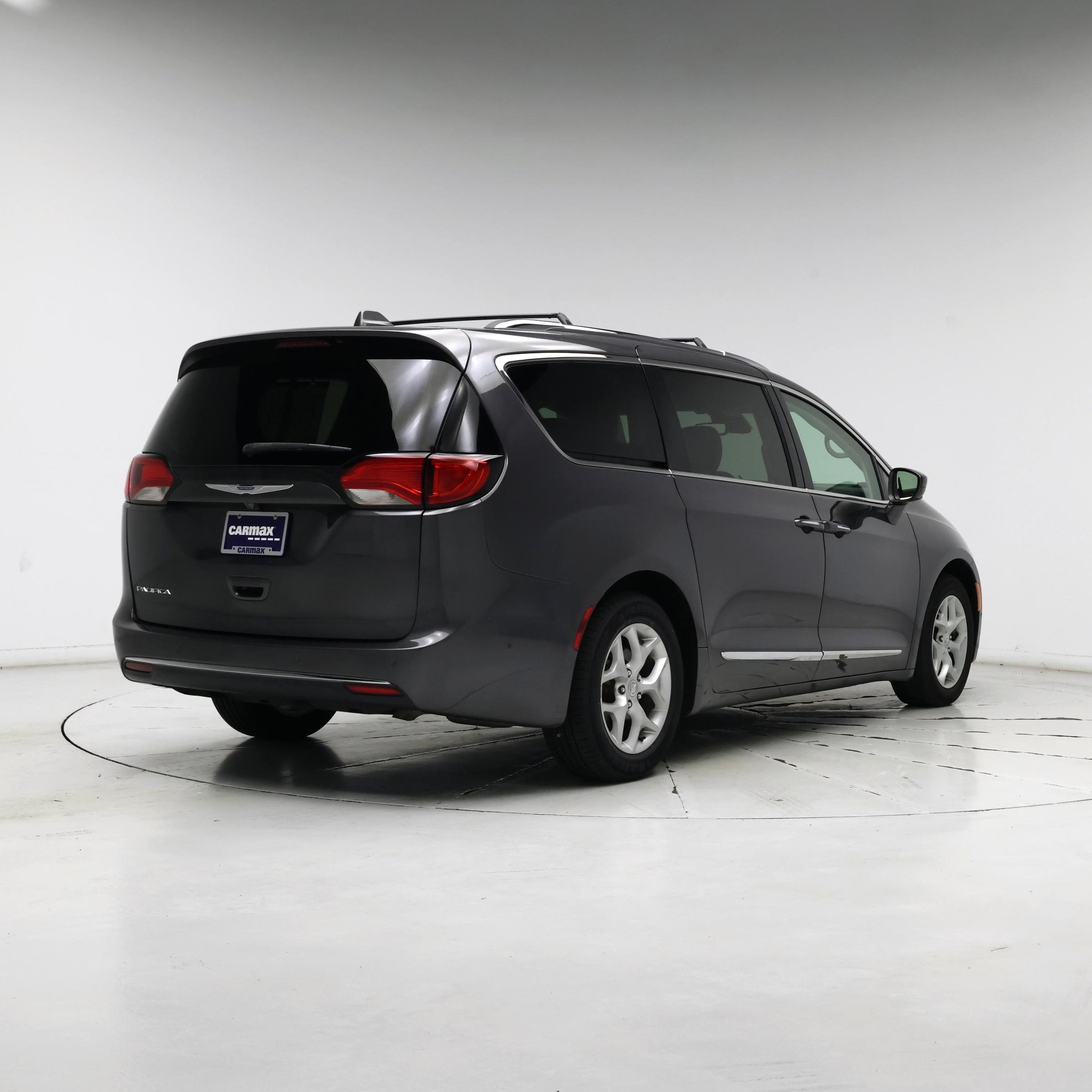 Thumbnail: 2019 Chrysler Pacifica - 8