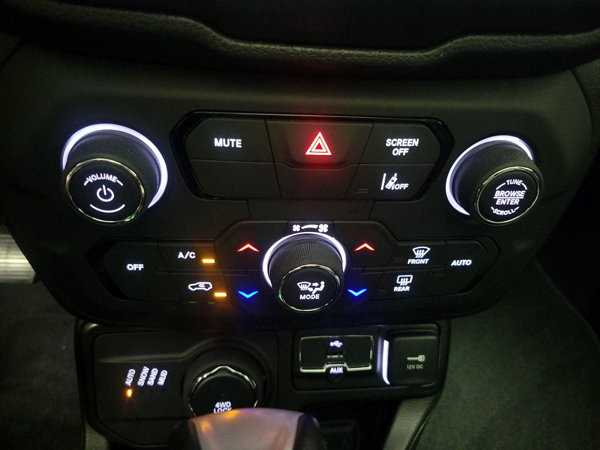 Thumbnail: 2021 Jeep Renegade - 17