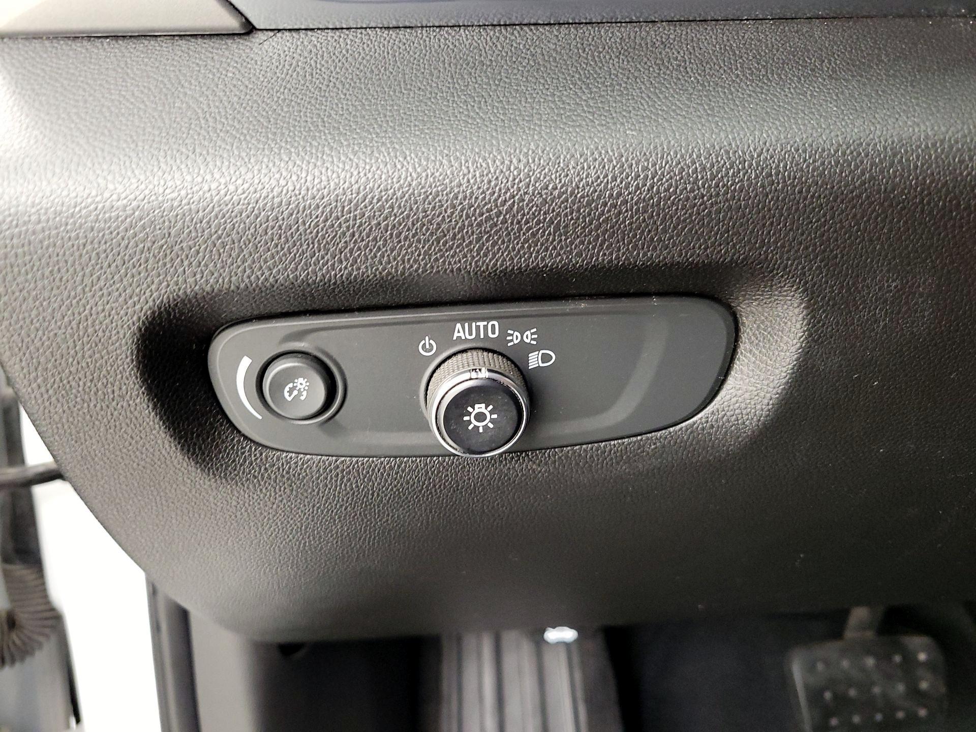 Thumbnail: 2021 Chevrolet Traverse - 13