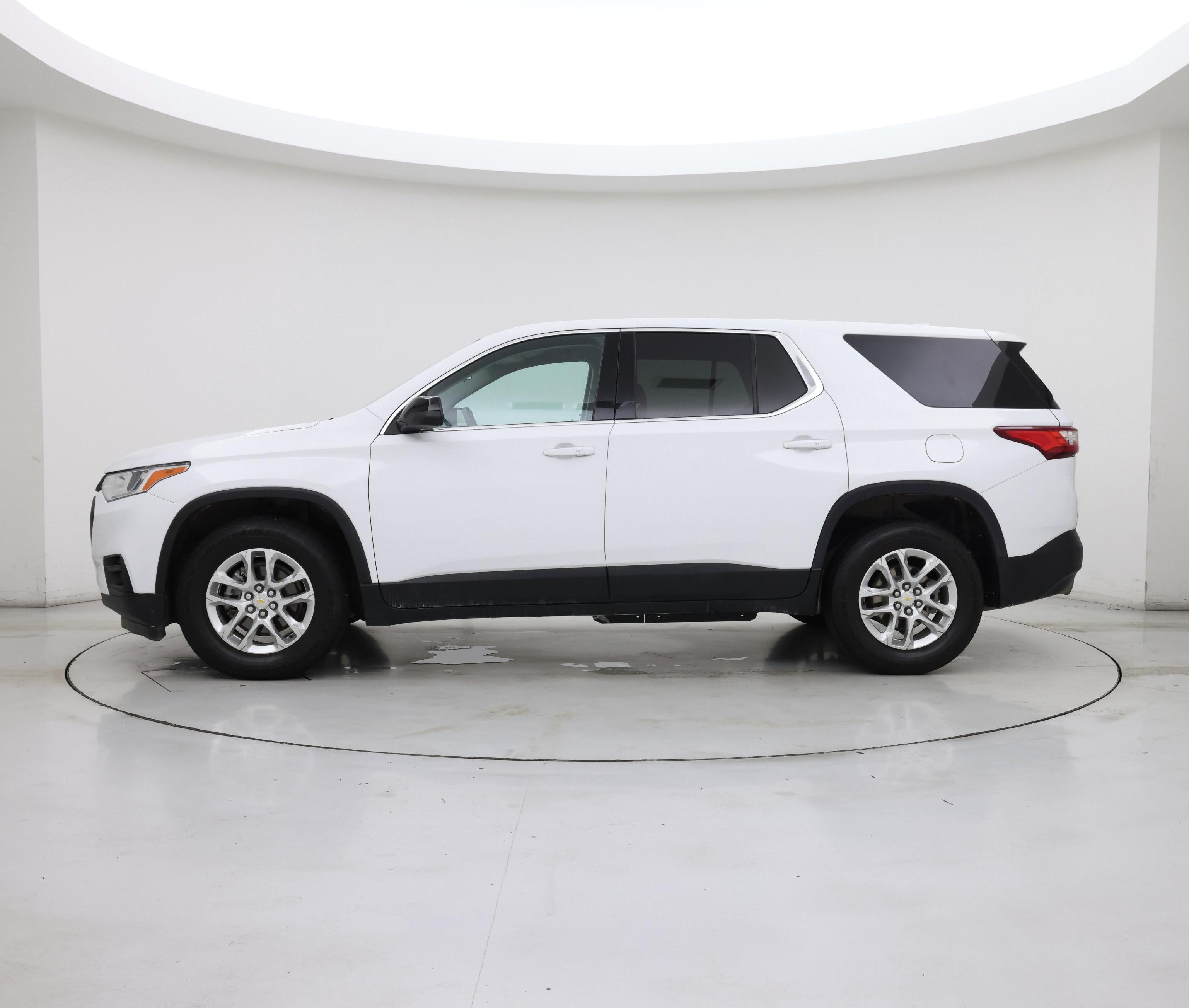 Thumbnail: 2021 Chevrolet Traverse - 3