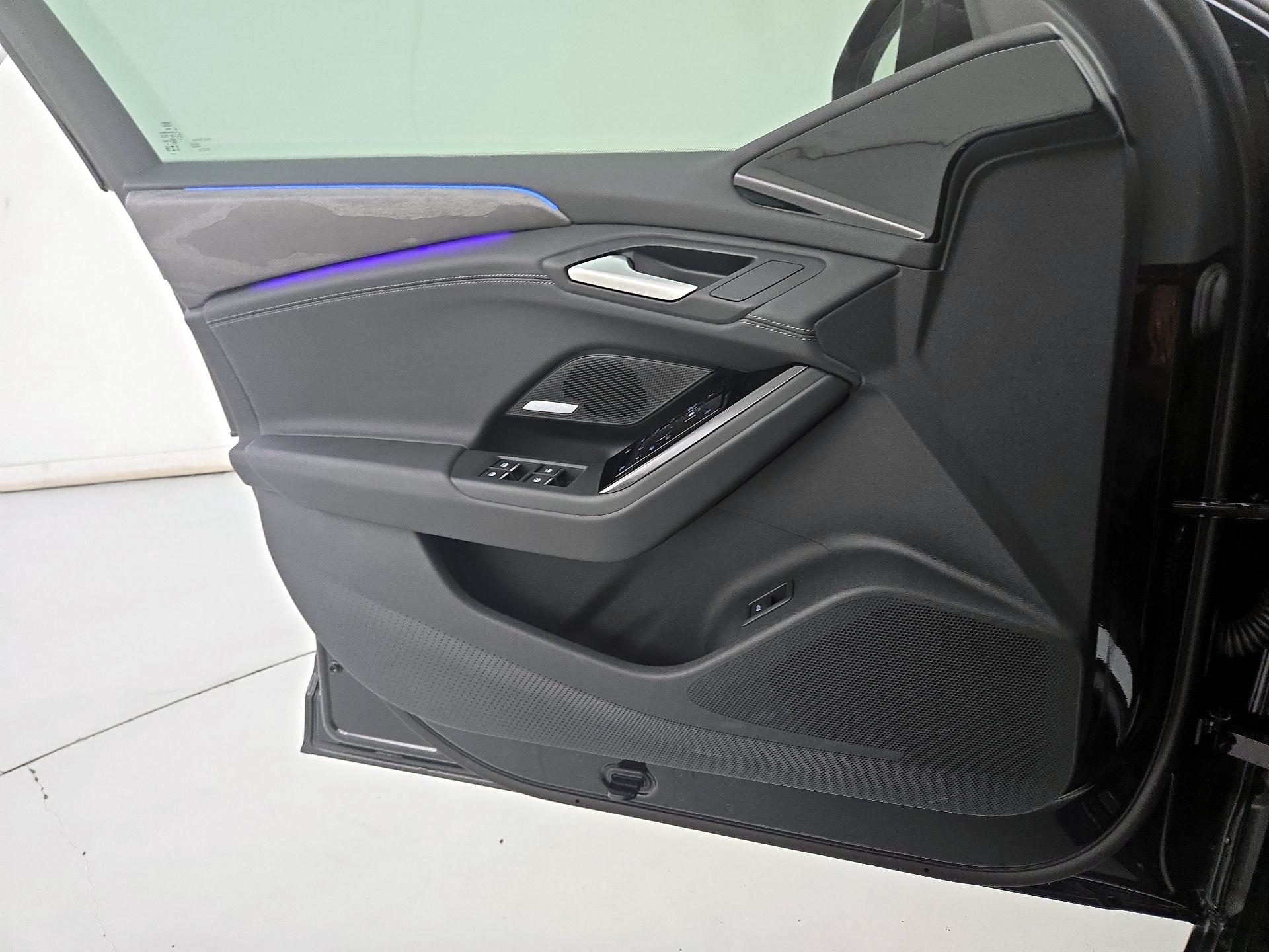 Thumbnail: 2025 Audi e-tron S - 12