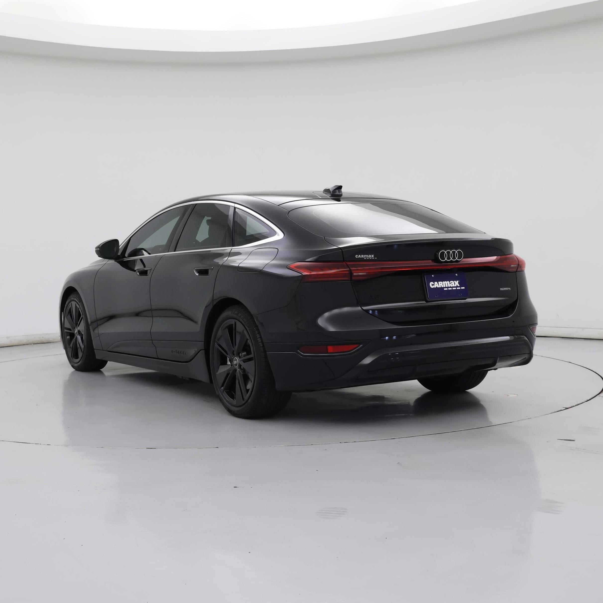 Thumbnail: 2025 Audi e-tron S - 2