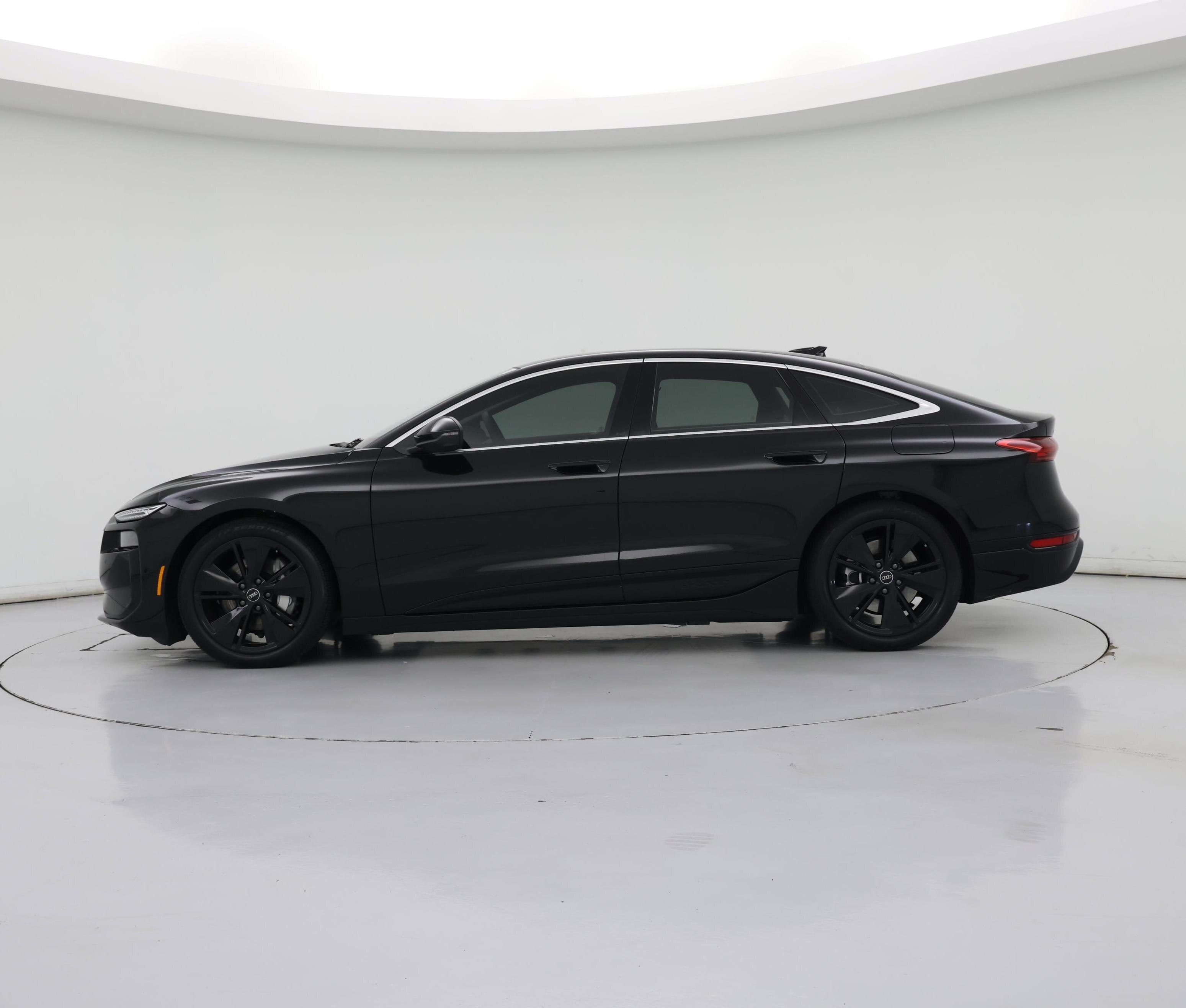 Thumbnail: 2025 Audi e-tron S - 3