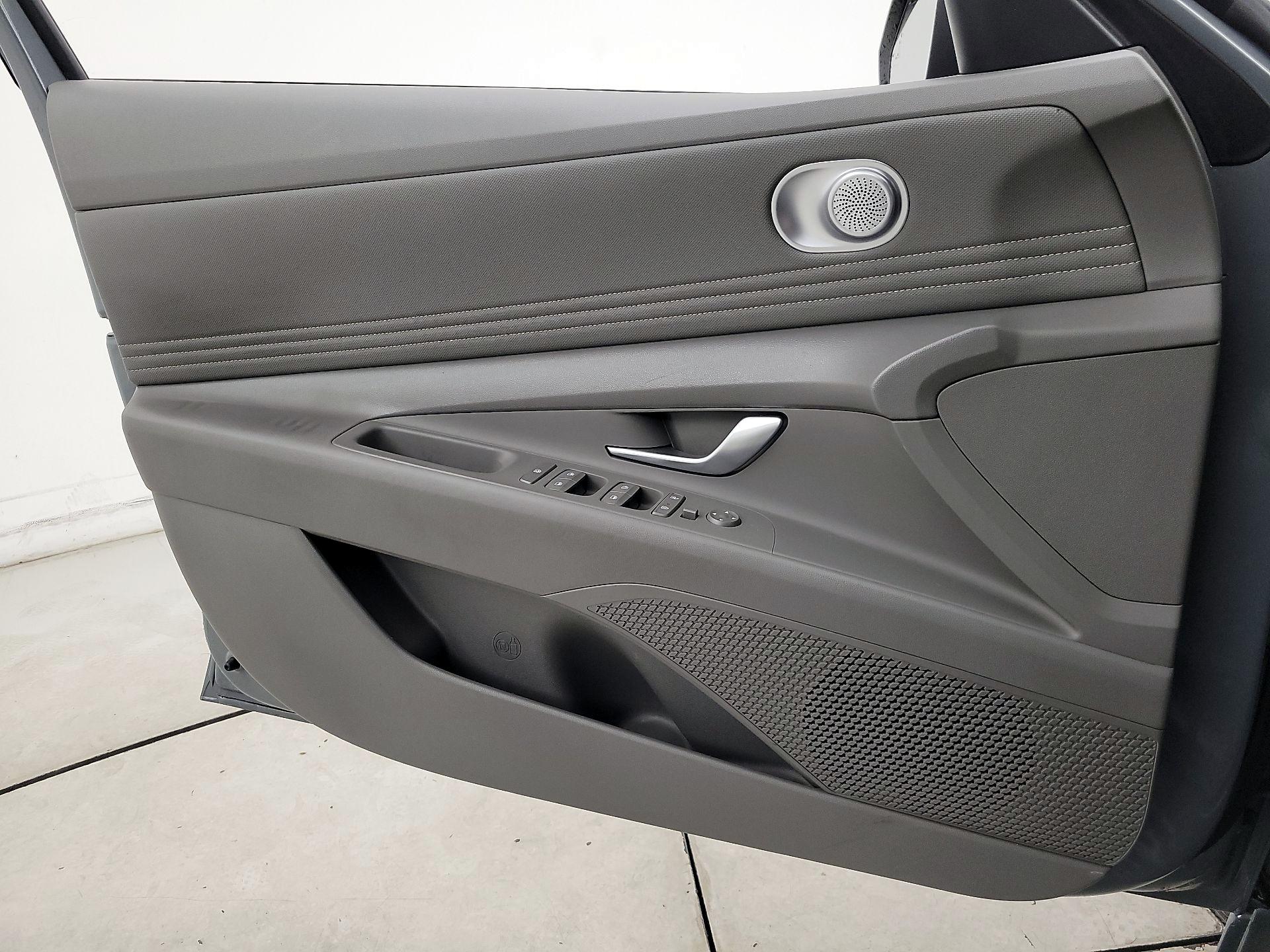 Thumbnail: 2022 Hyundai Elantra - 12