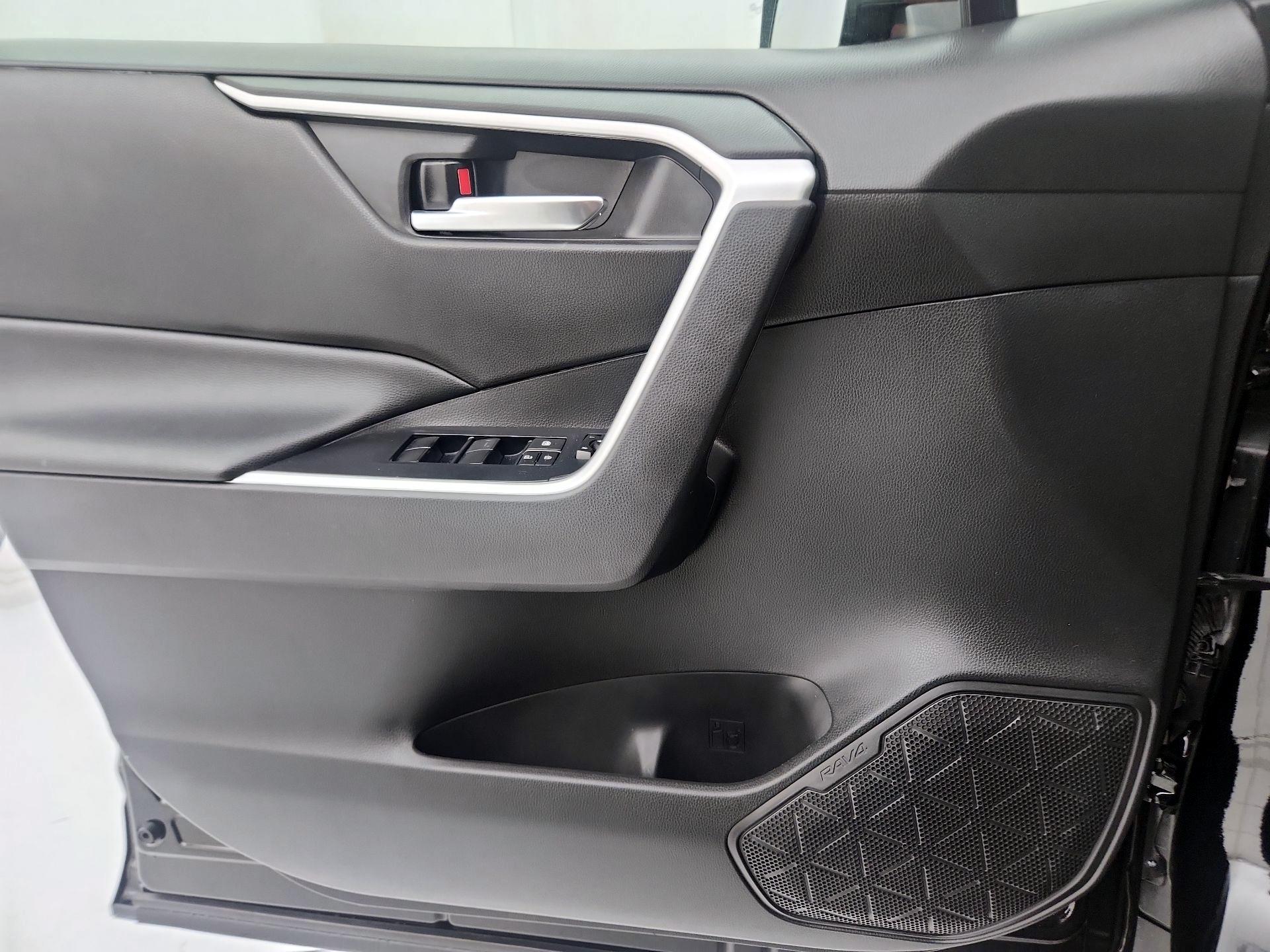 Thumbnail: 2021 Toyota RAV4 - 12