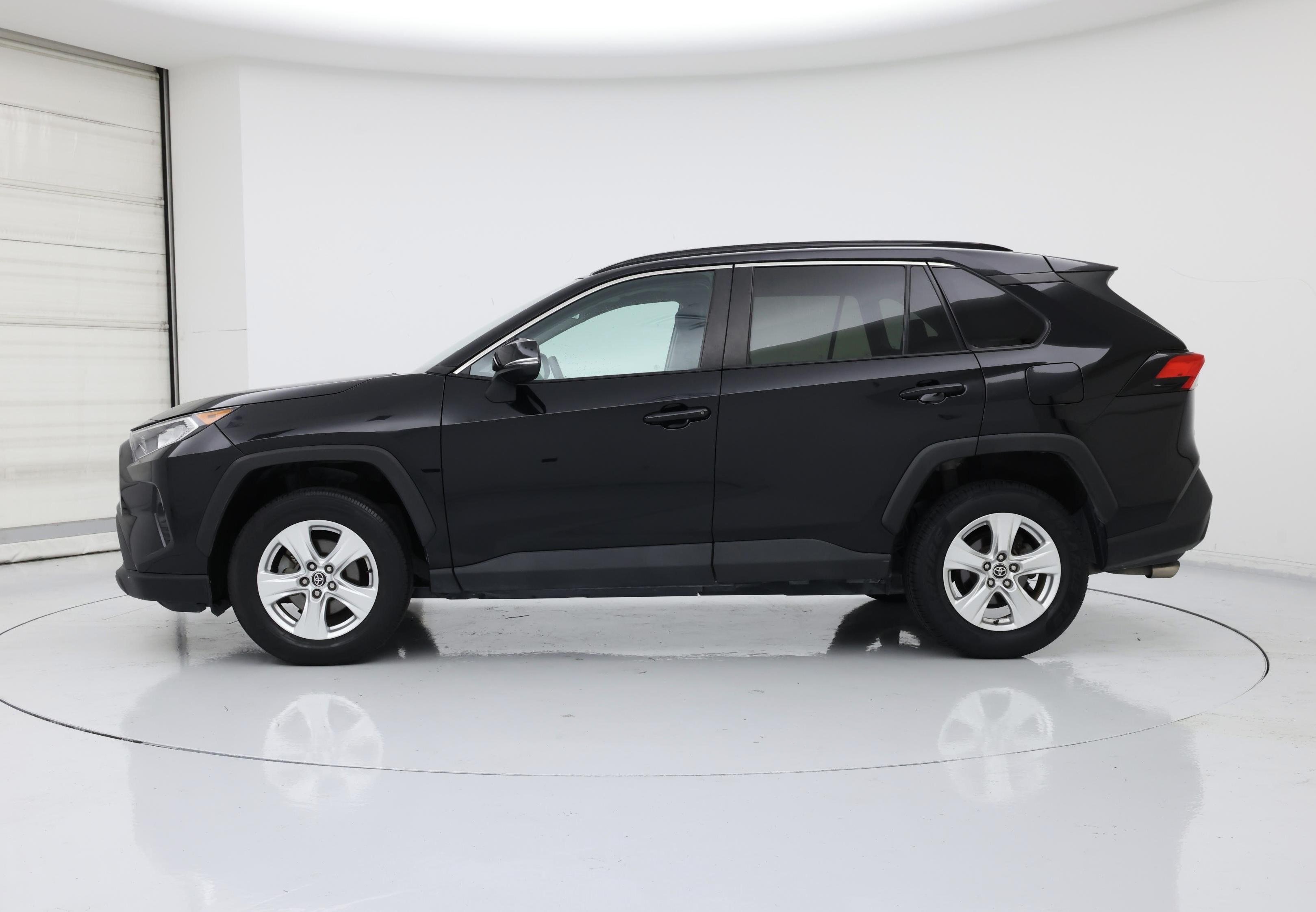 Thumbnail: 2021 Toyota RAV4 - 3