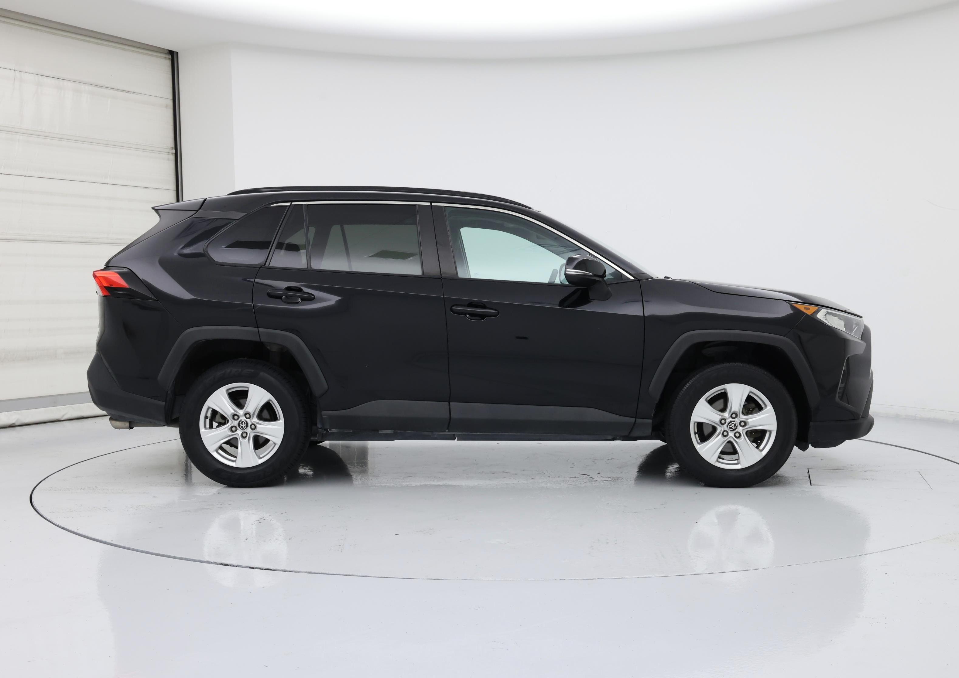 Thumbnail: 2021 Toyota RAV4 - 7