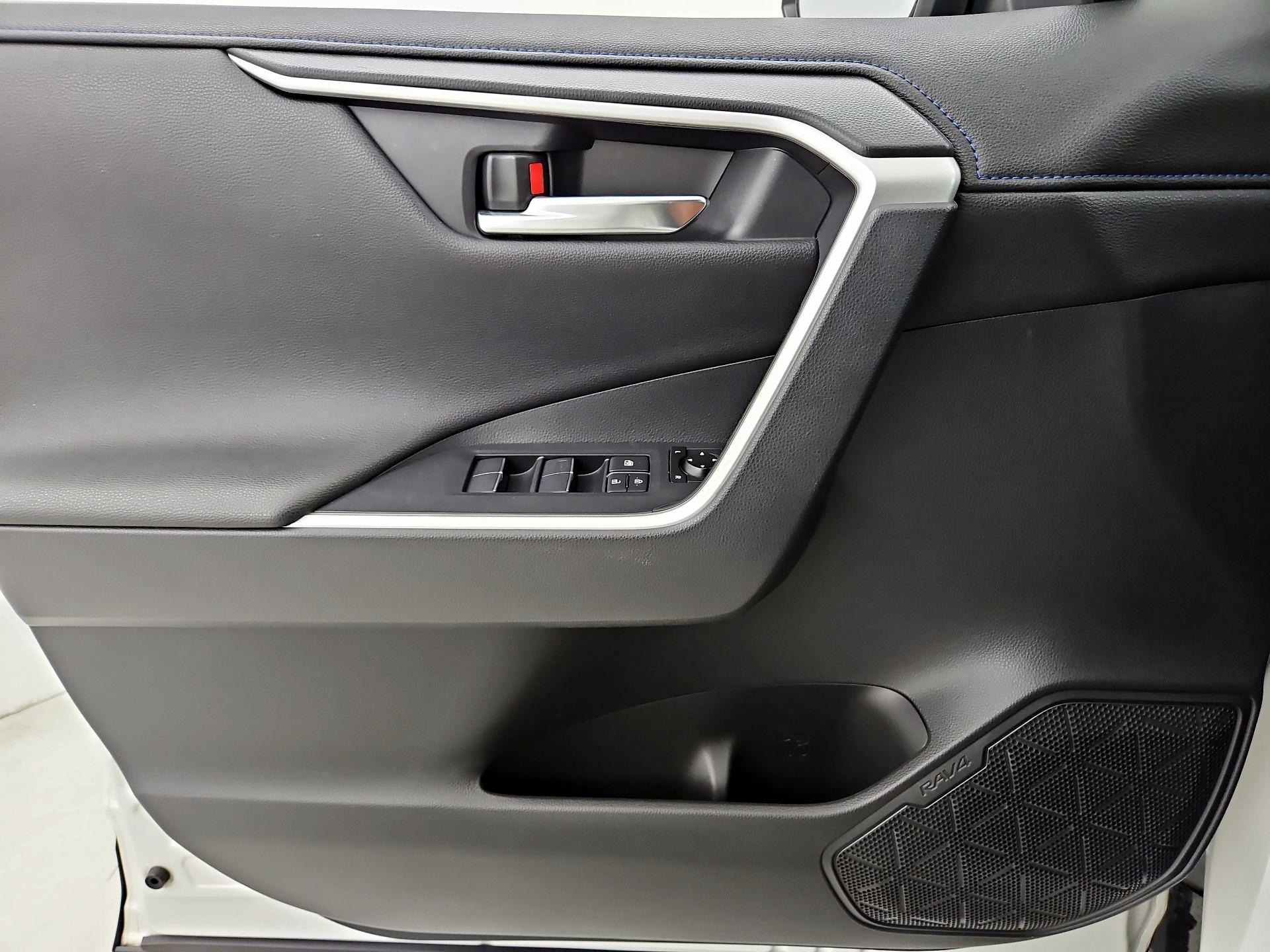 Thumbnail: 2019 Toyota RAV4 - 12