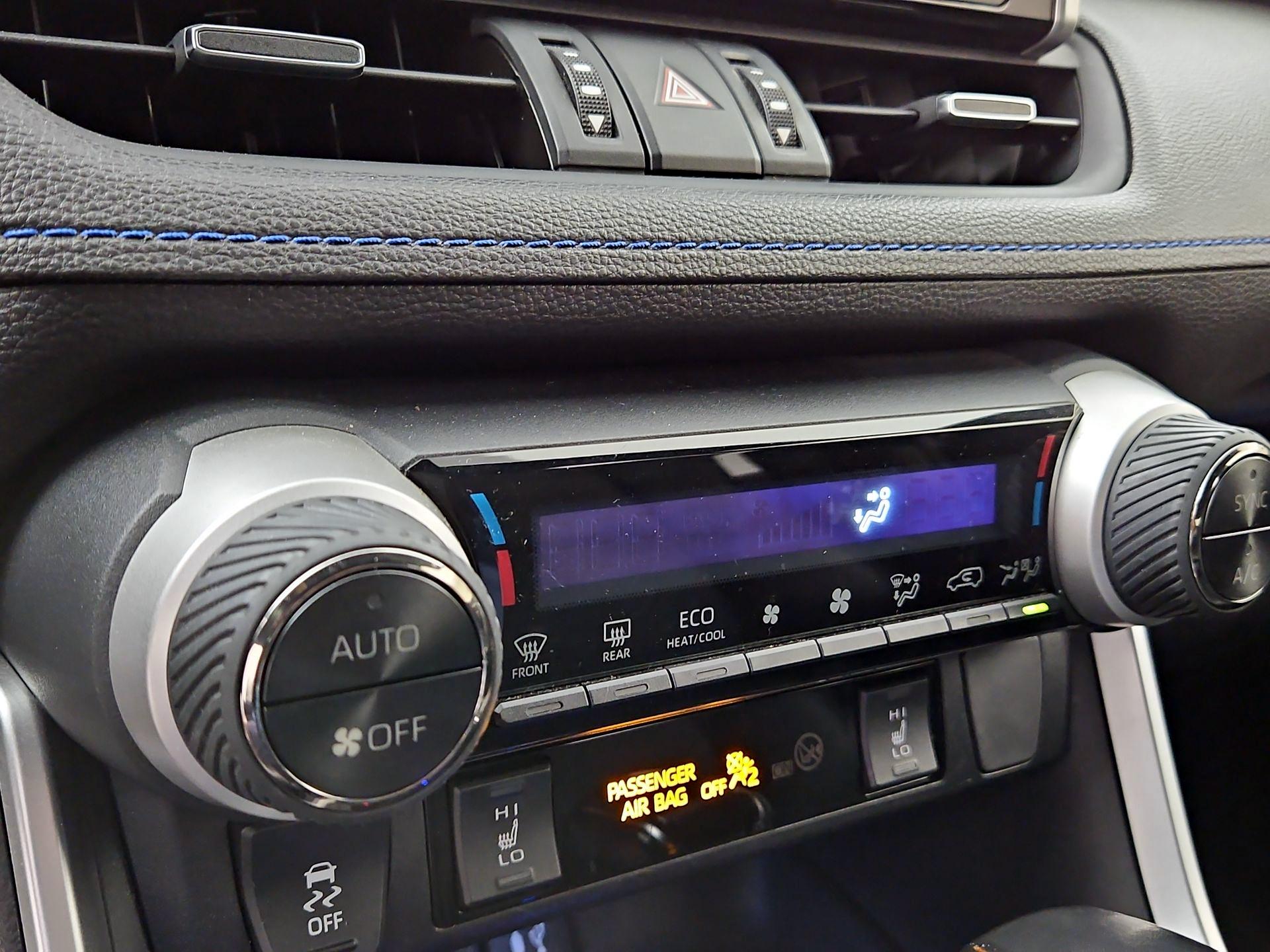 Thumbnail: 2019 Toyota RAV4 - 16