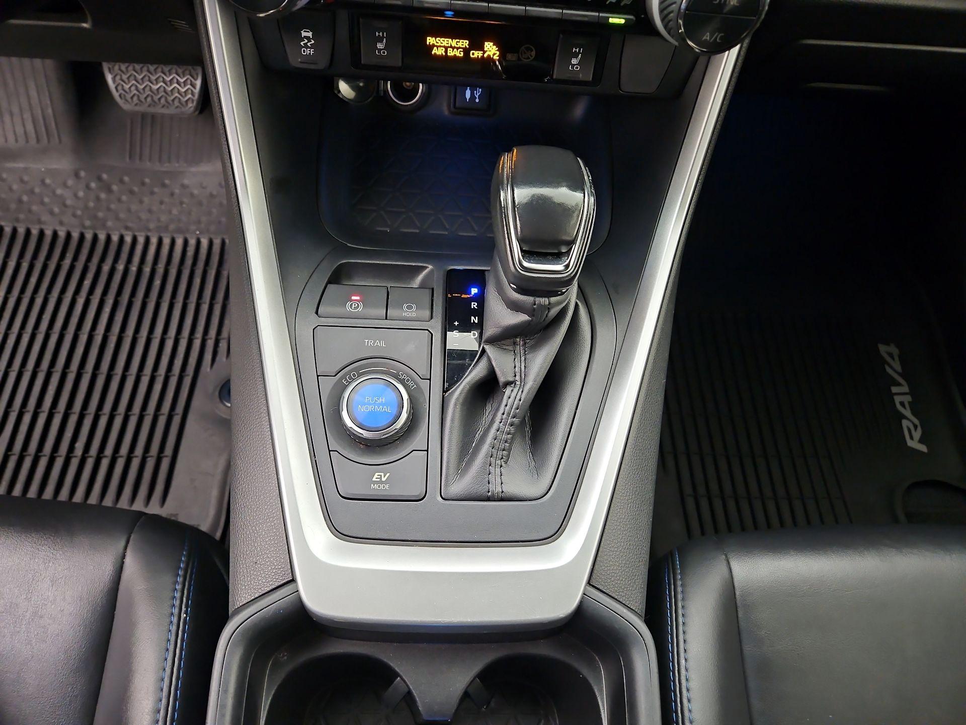 Thumbnail: 2019 Toyota RAV4 - 17