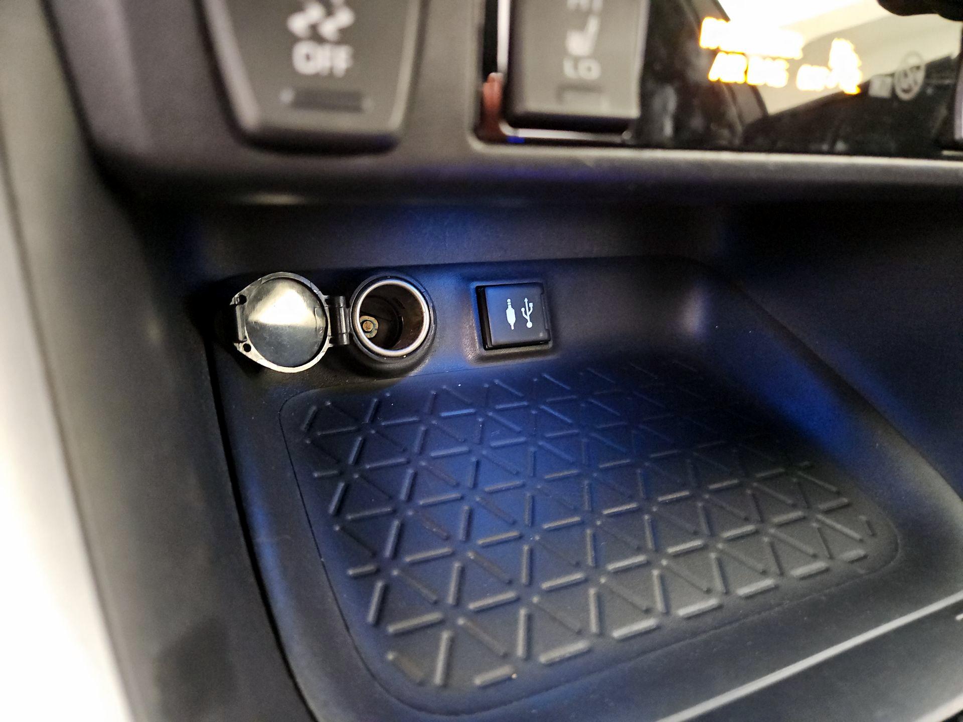 Thumbnail: 2019 Toyota RAV4 - 18
