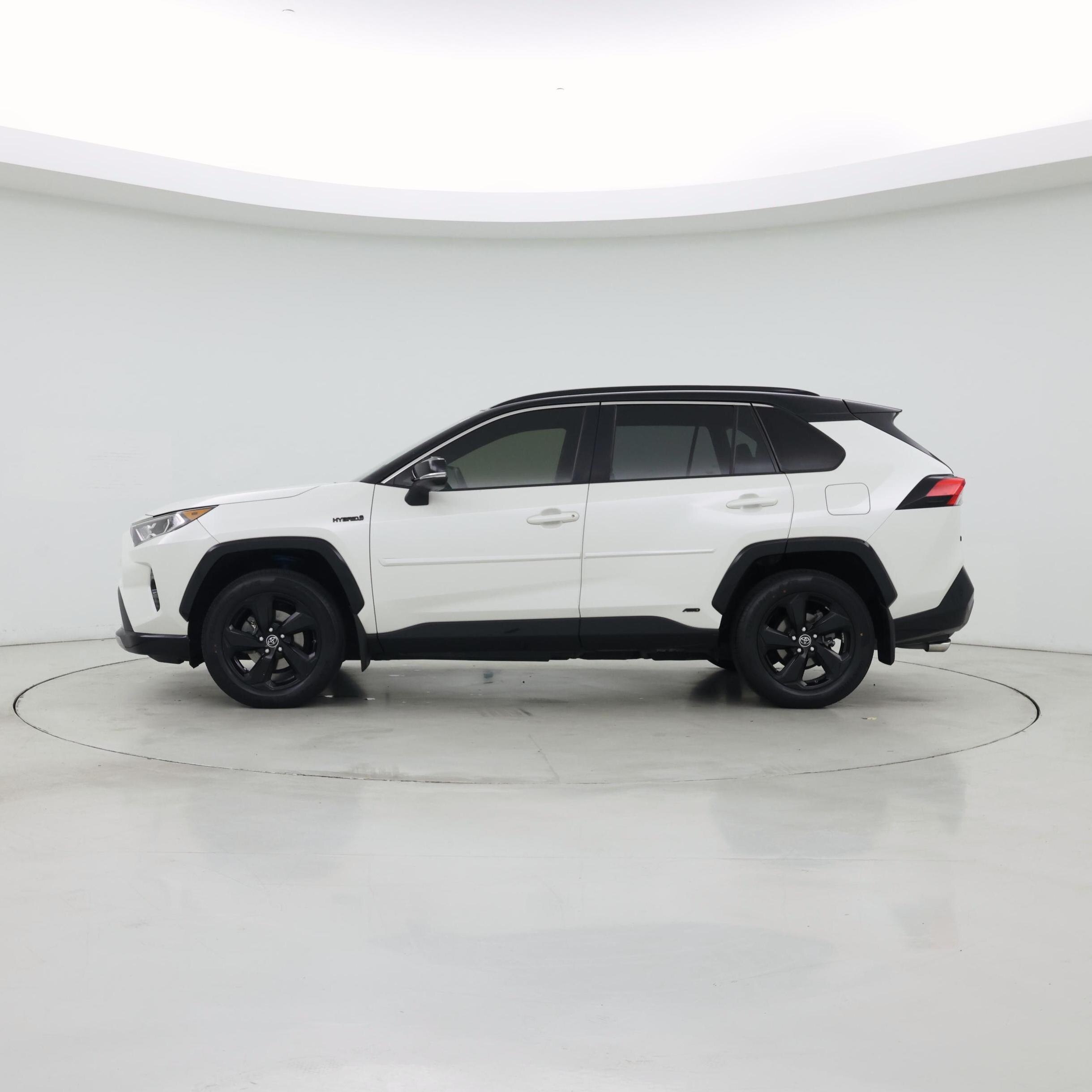 Thumbnail: 2019 Toyota RAV4 - 3