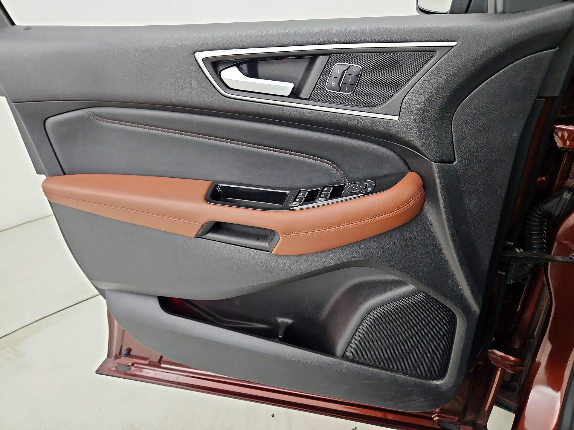 Thumbnail: 2016 Ford Edge - 12