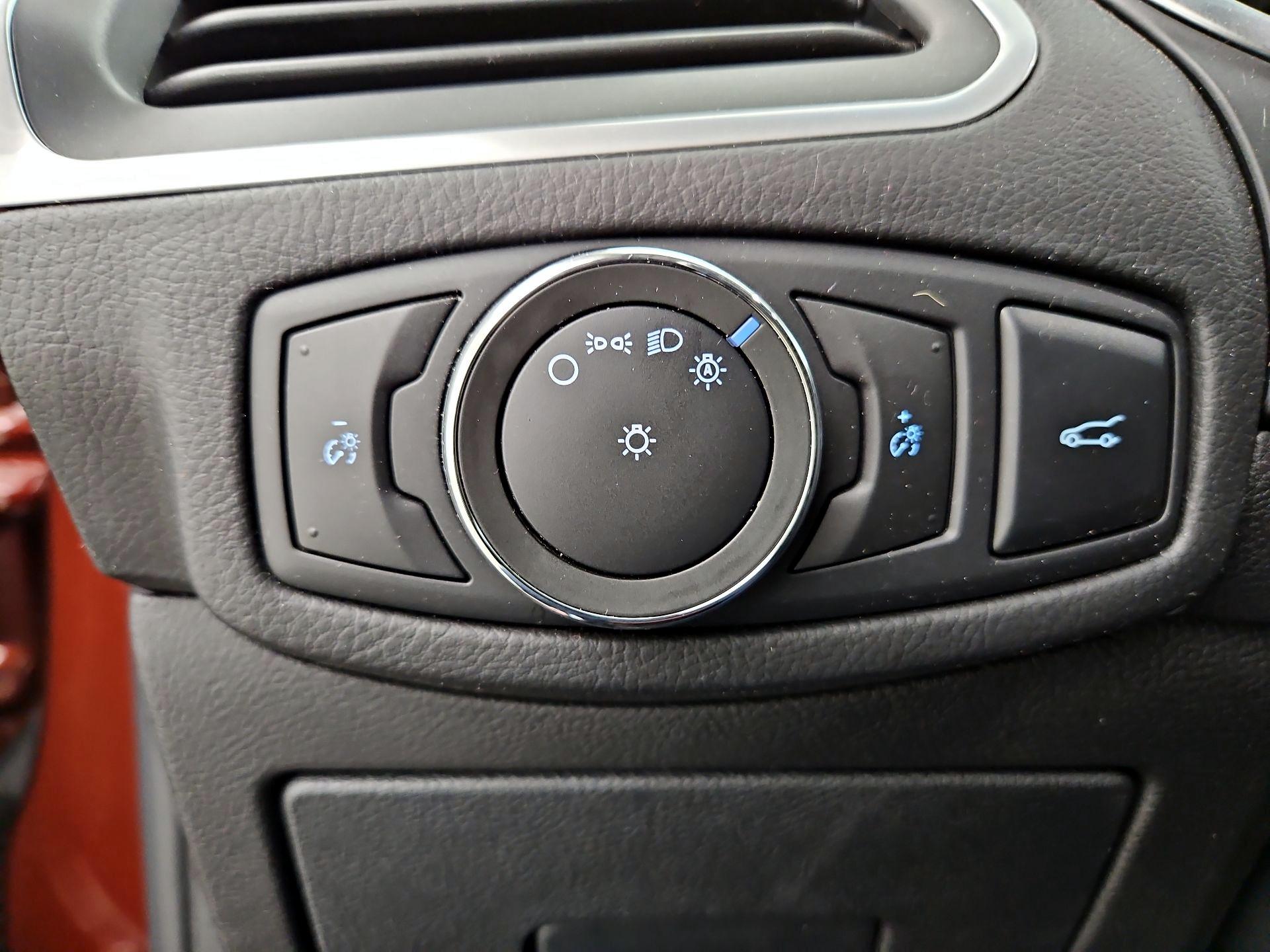 Thumbnail: 2016 Ford Edge - 13