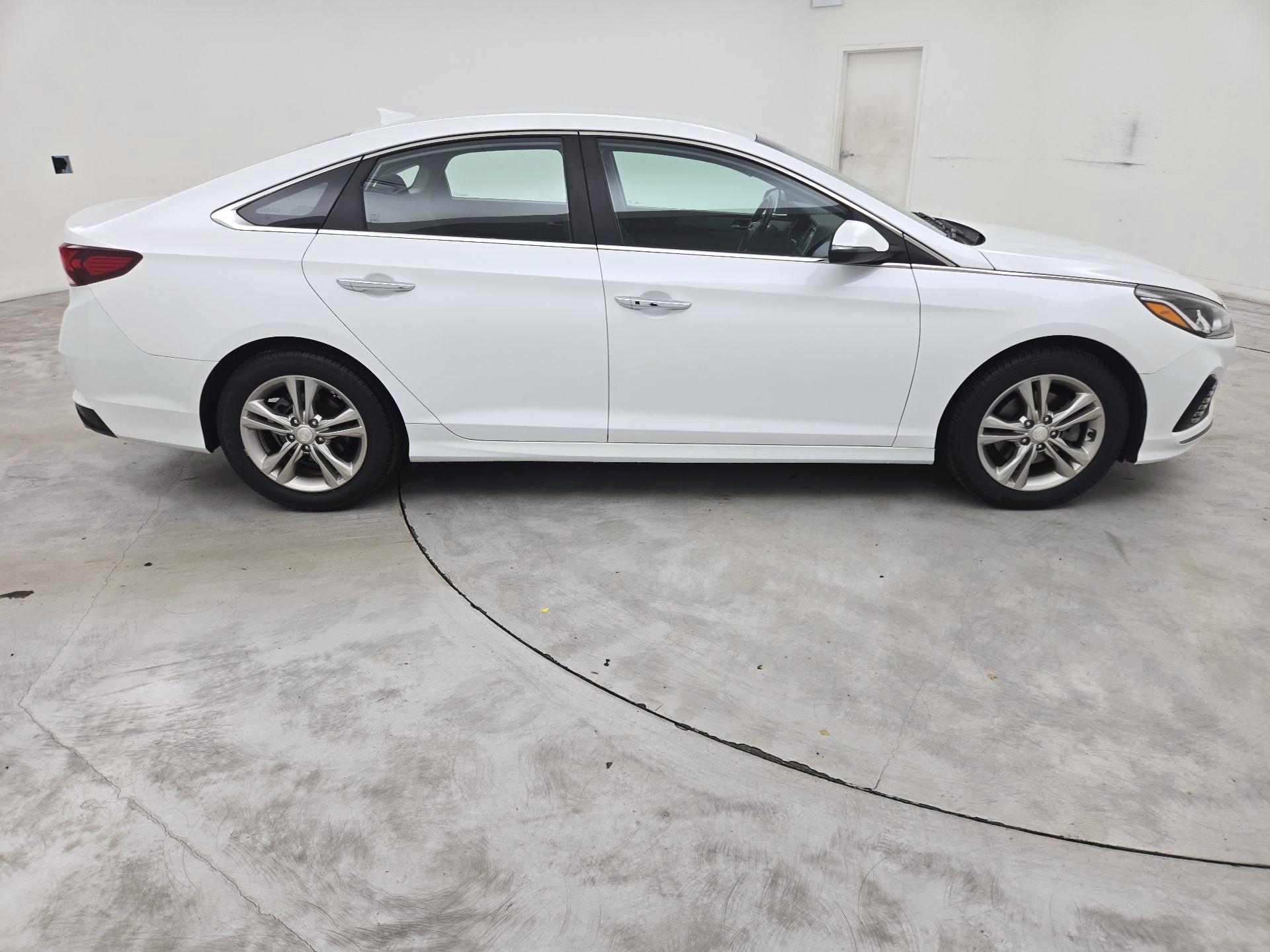Thumbnail: 2019 Hyundai Sonata - 4