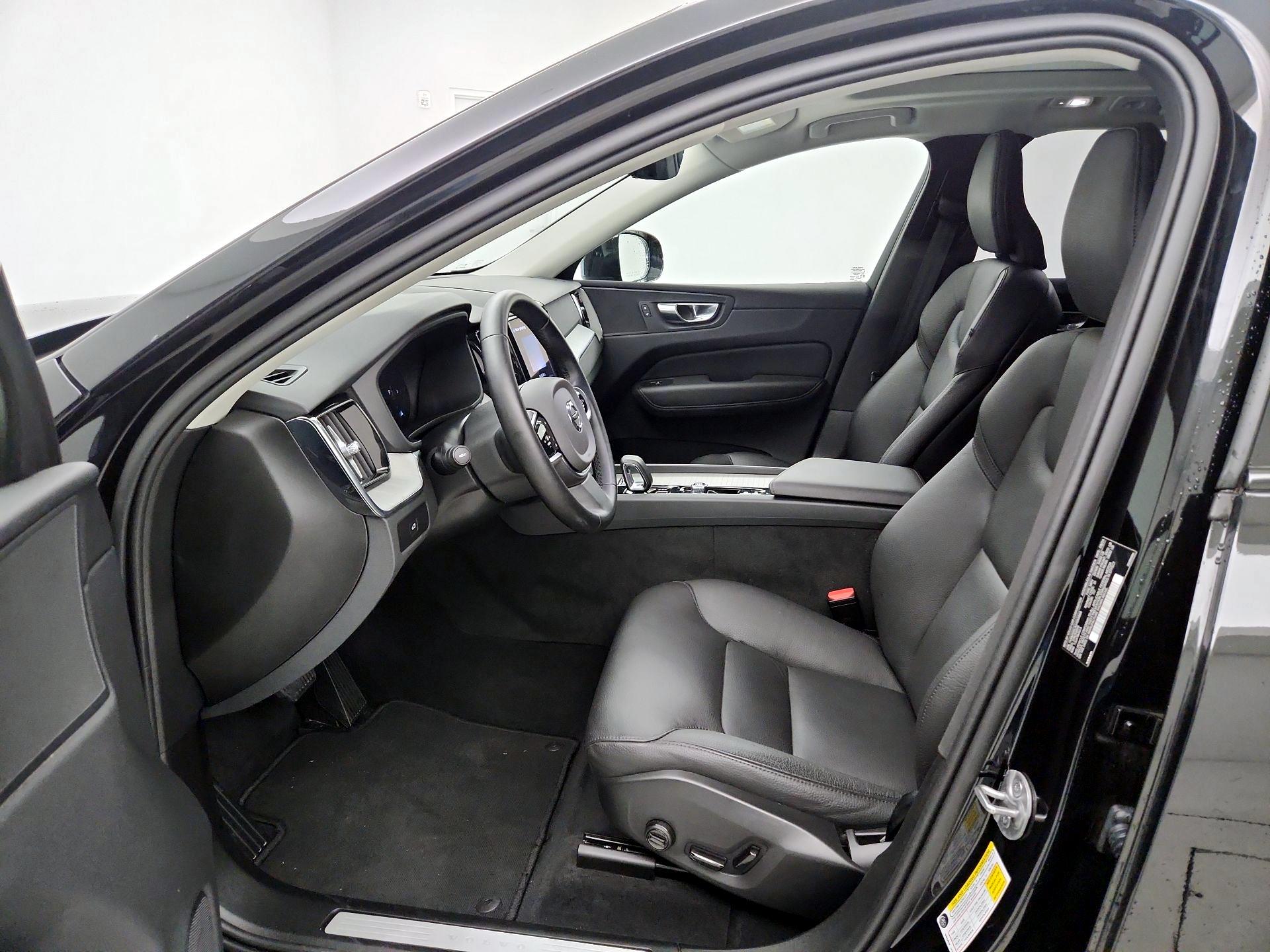 Thumbnail: 2025 Volvo XC60 - 11