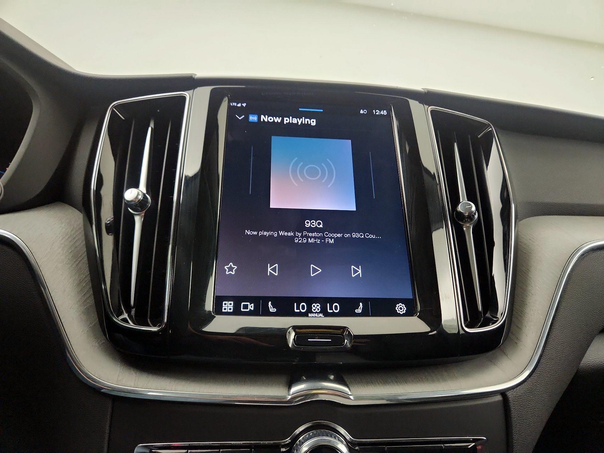 Thumbnail: 2025 Volvo XC60 - 13