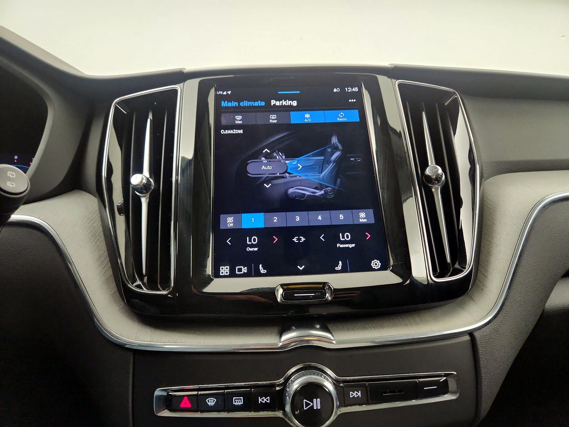 Thumbnail: 2025 Volvo XC60 - 14