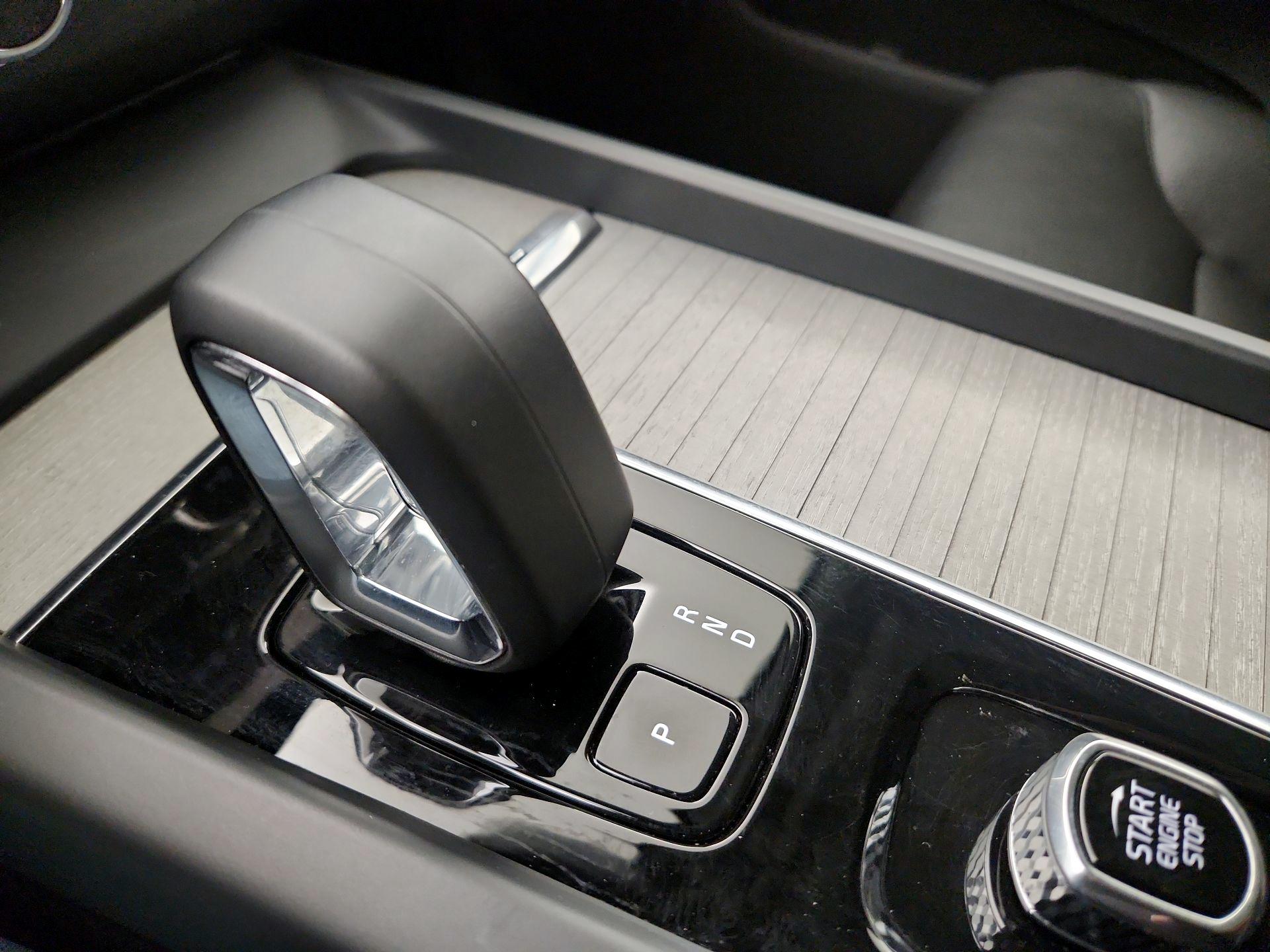 Thumbnail: 2025 Volvo XC60 - 15