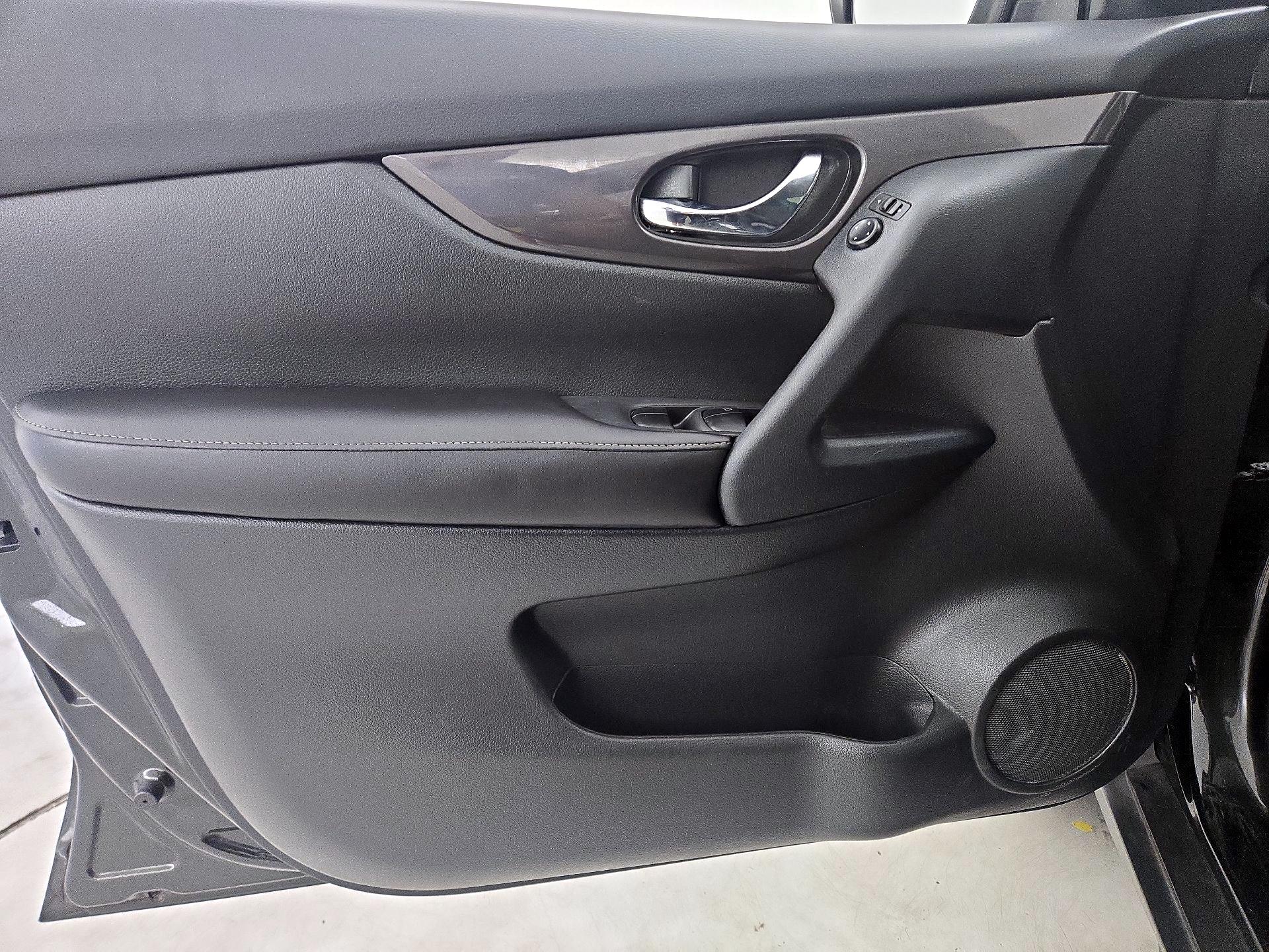 Thumbnail: 2019 Nissan Rogue - 12