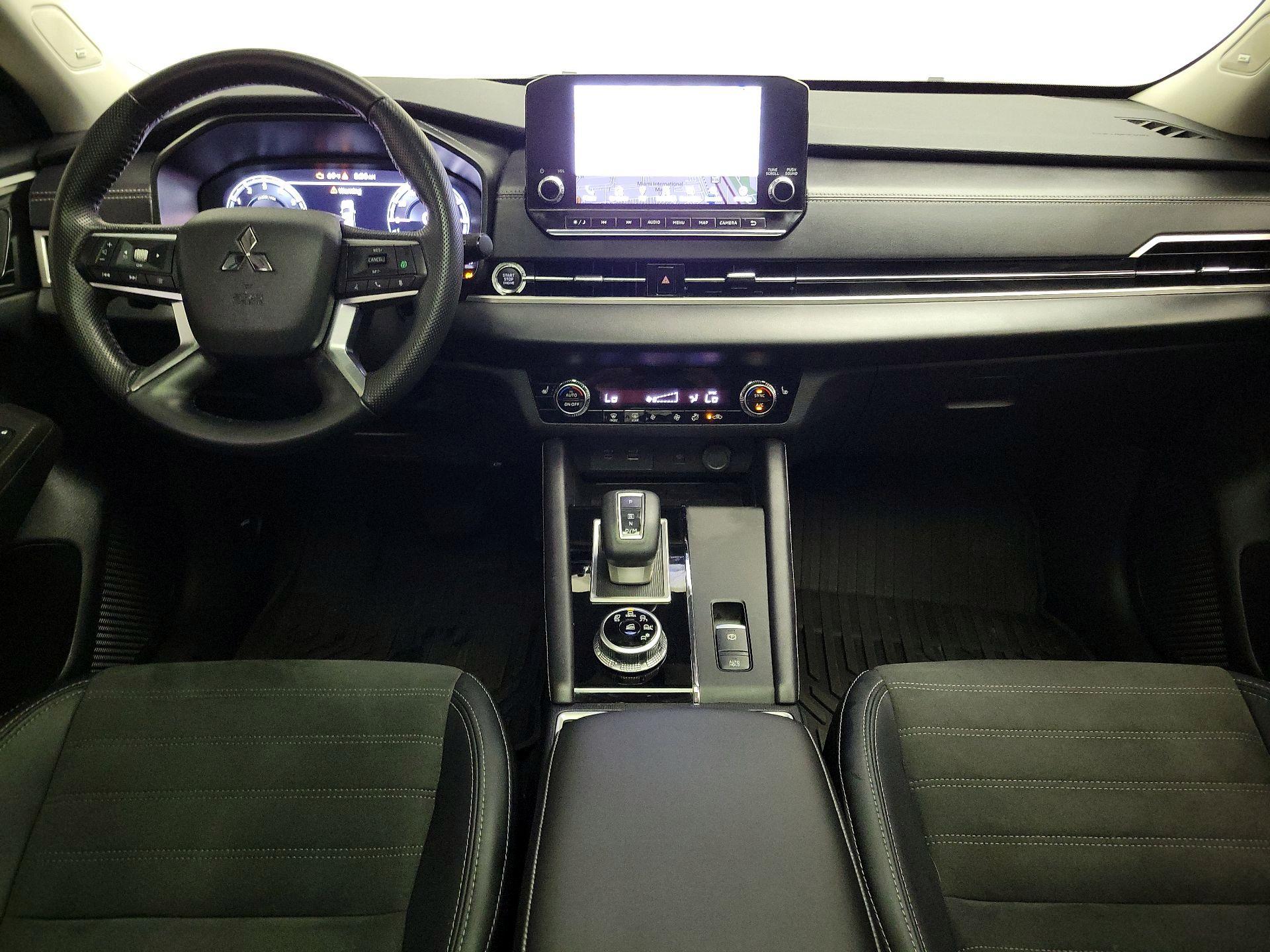Thumbnail: 2024 Mitsubishi Outlander - 9