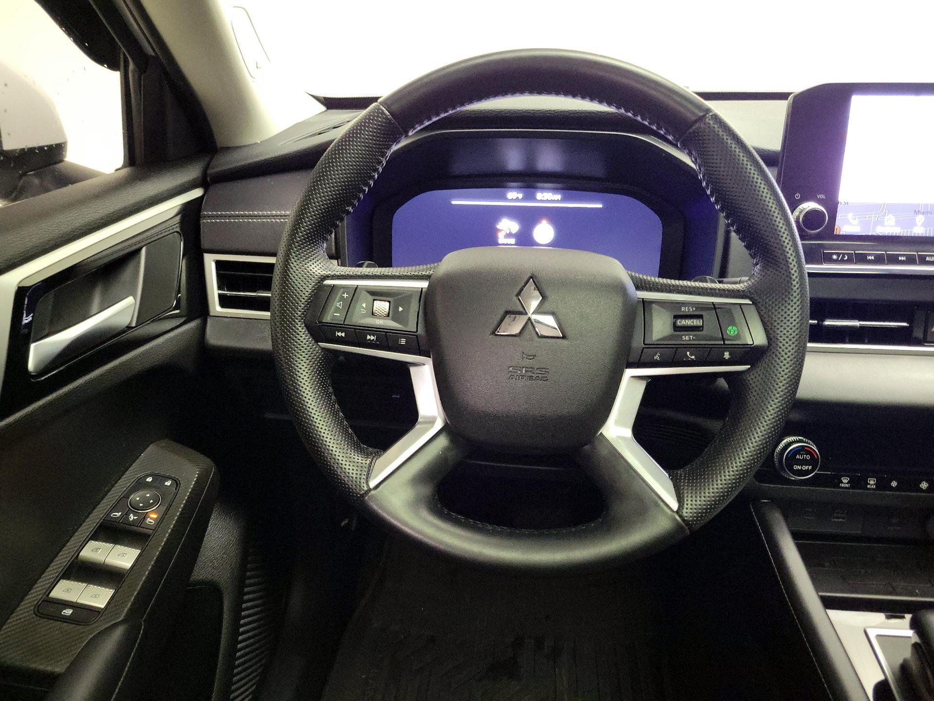 Thumbnail: 2024 Mitsubishi Outlander - 10