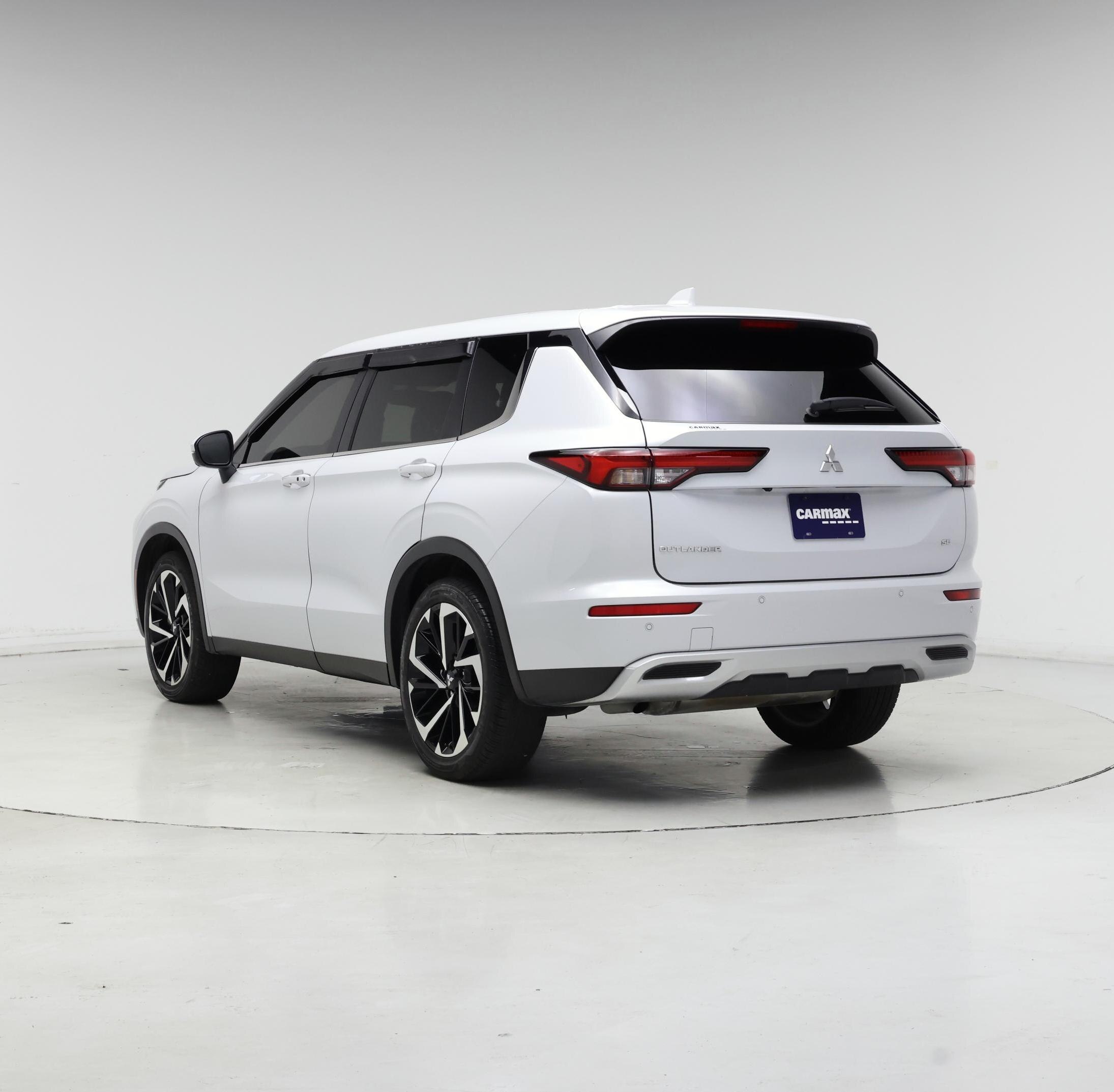 Thumbnail: 2024 Mitsubishi Outlander - 2