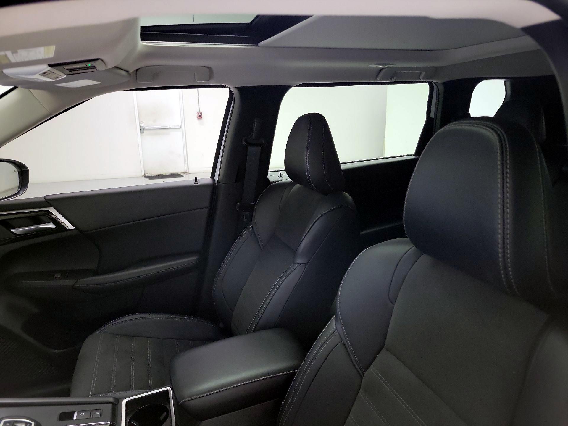 Thumbnail: 2024 Mitsubishi Outlander - 20