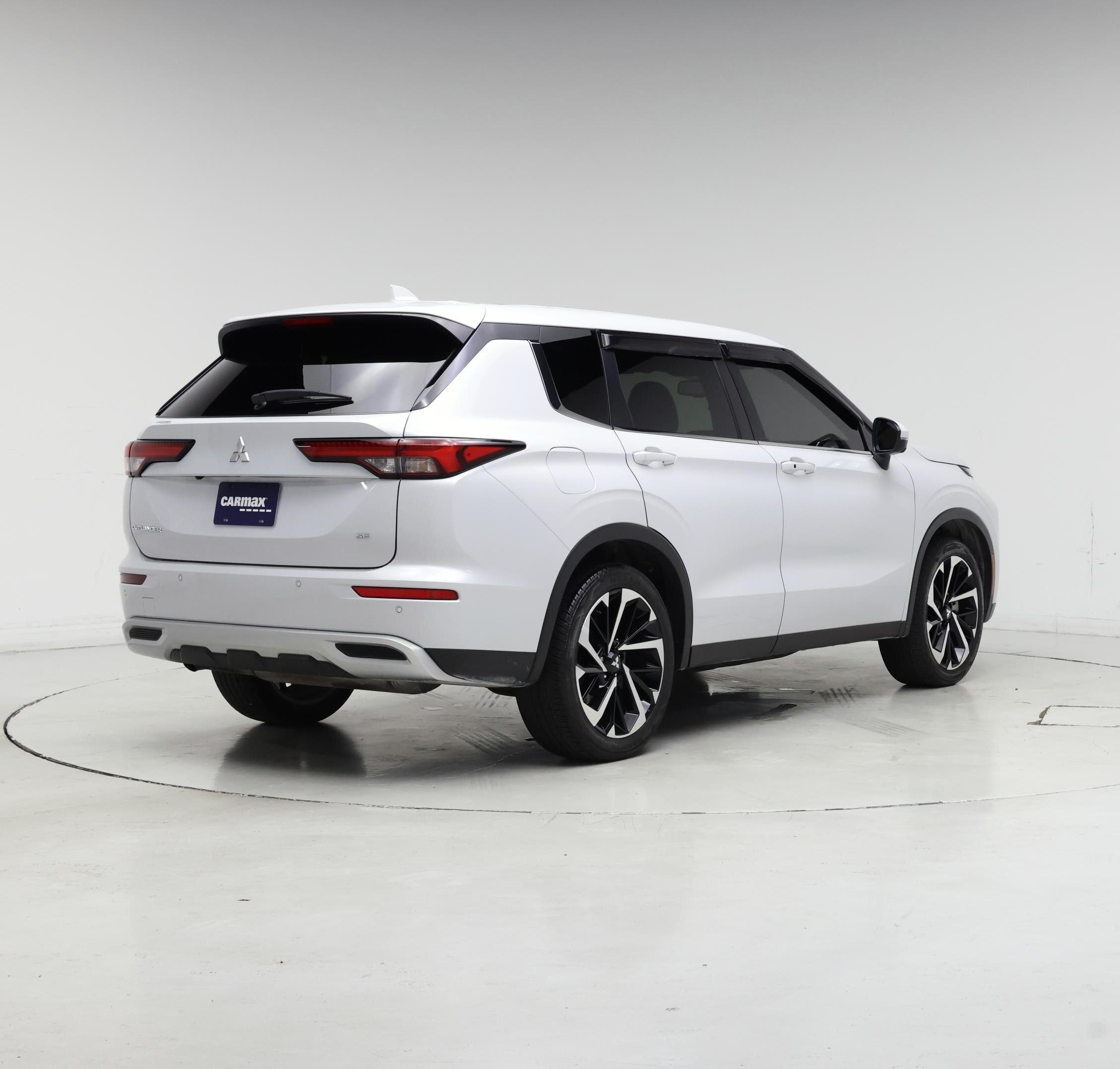 Thumbnail: 2024 Mitsubishi Outlander - 8