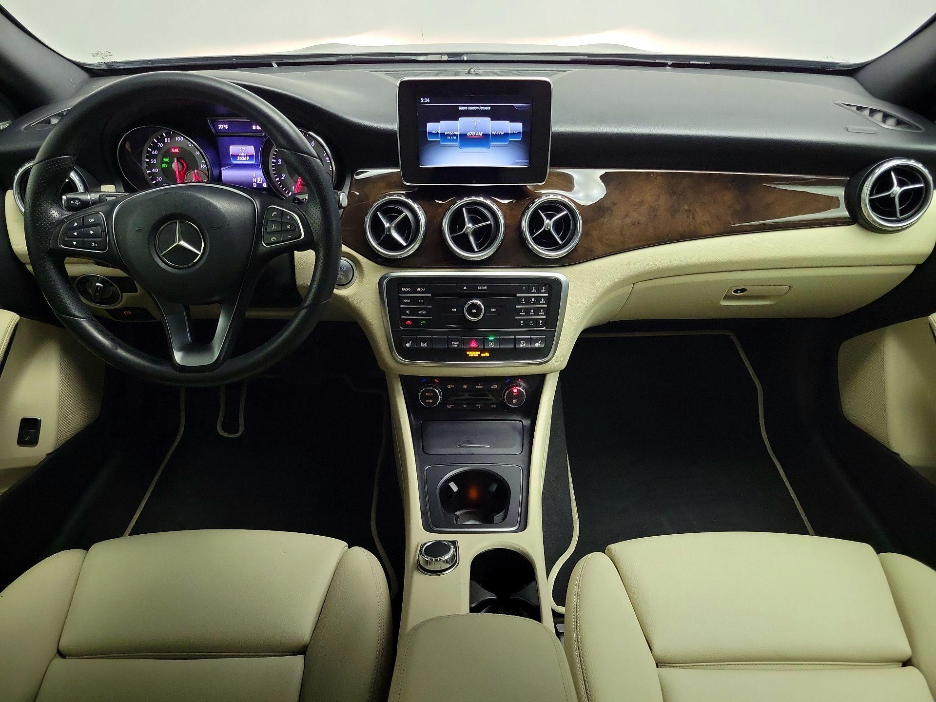 Thumbnail: 2016 Mercedes-Benz GLA - 9