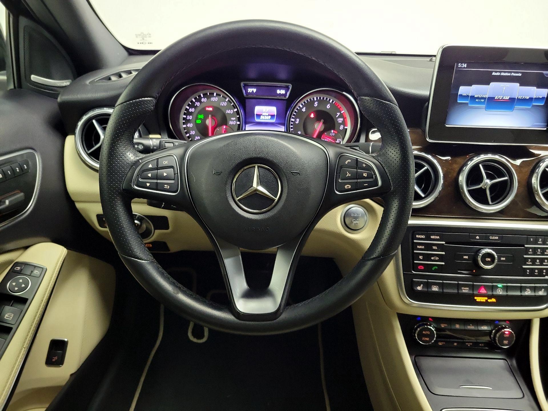 Thumbnail: 2016 Mercedes-Benz GLA - 10