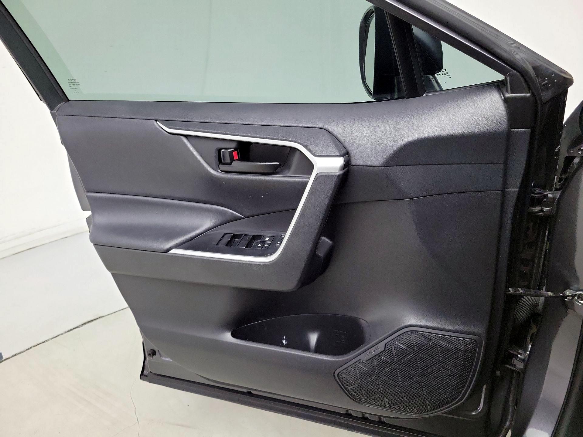 Thumbnail: 2022 Toyota RAV4 - 12