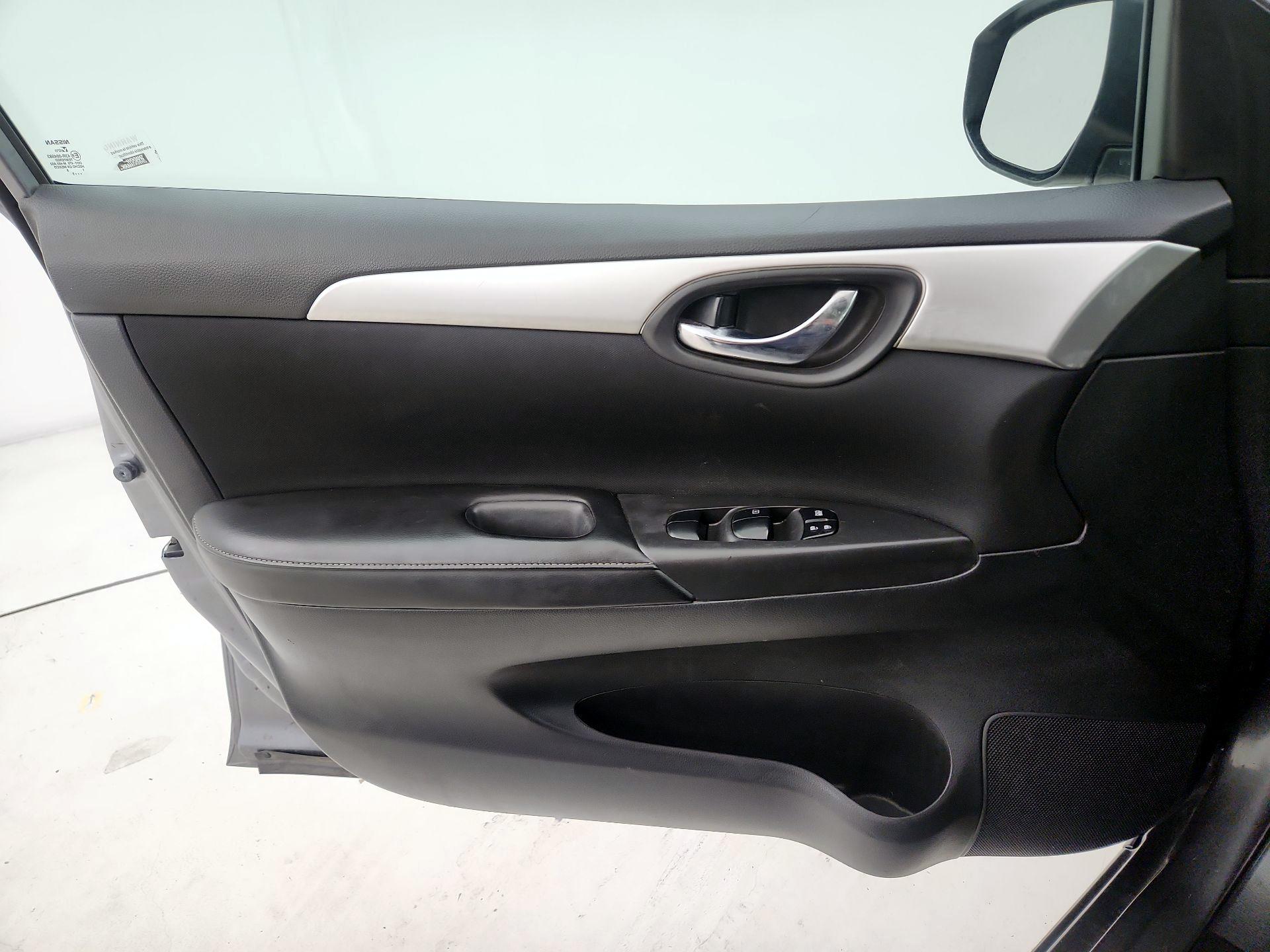 Thumbnail: 2019 Nissan Sentra - 12