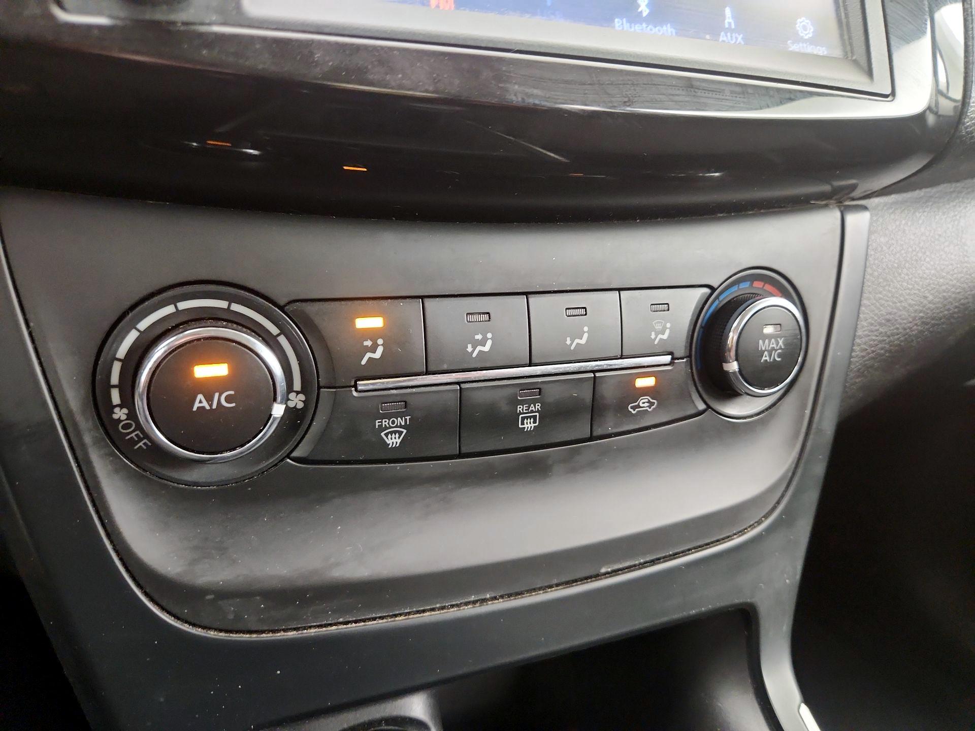 Thumbnail: 2019 Nissan Sentra - 16