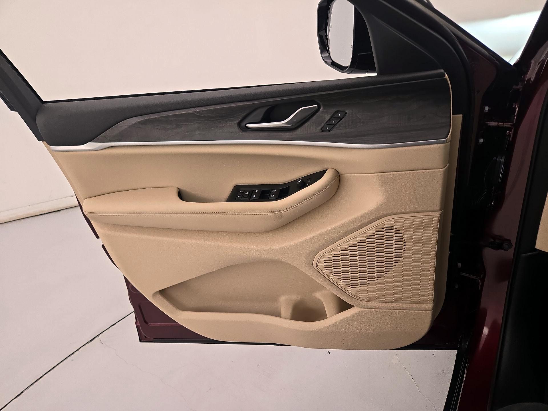 Thumbnail: 2025 Jeep Grand Cherokee - 12