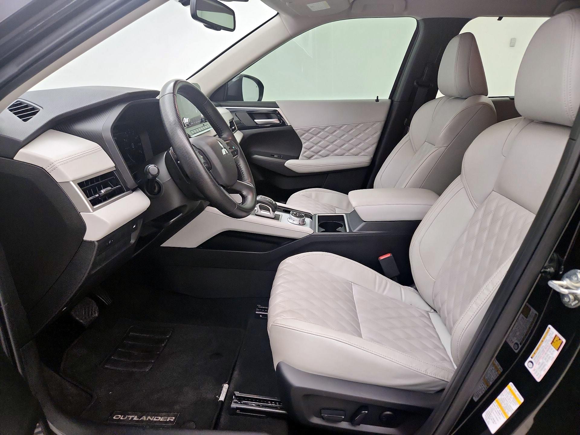 Thumbnail: 2024 Mitsubishi Outlander - 11