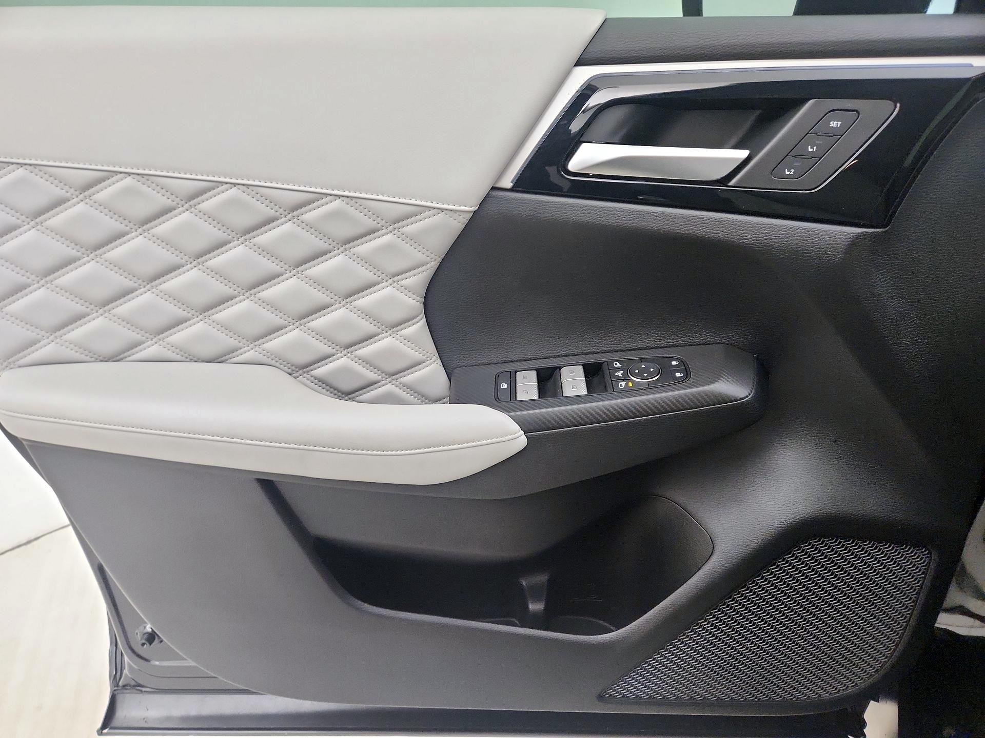 Thumbnail: 2024 Mitsubishi Outlander - 12