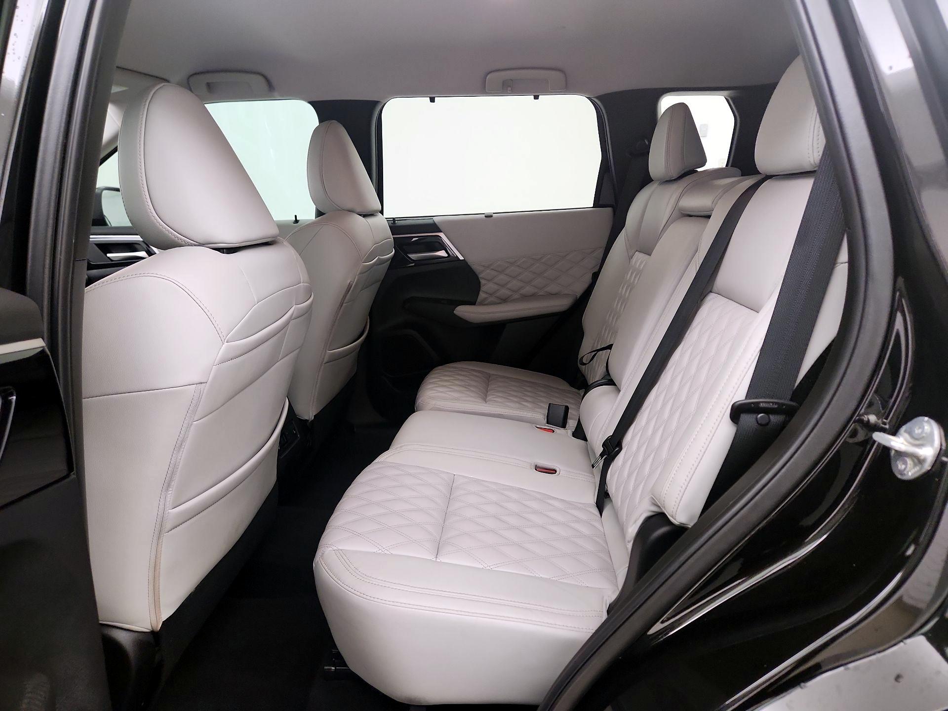 Thumbnail: 2024 Mitsubishi Outlander - 20